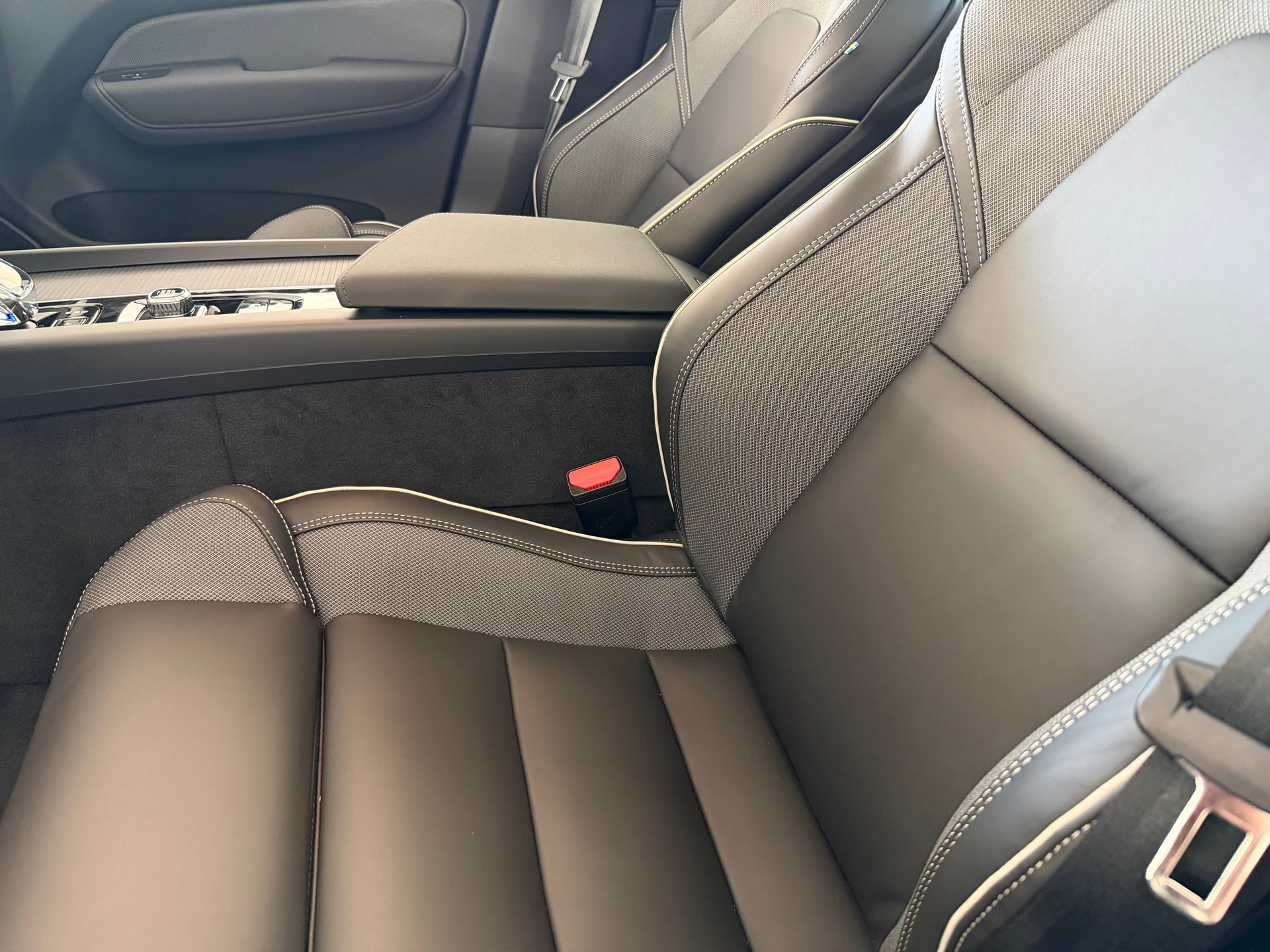 VOLVO XC60 2.0 T6 TE Black Edition e-image-9