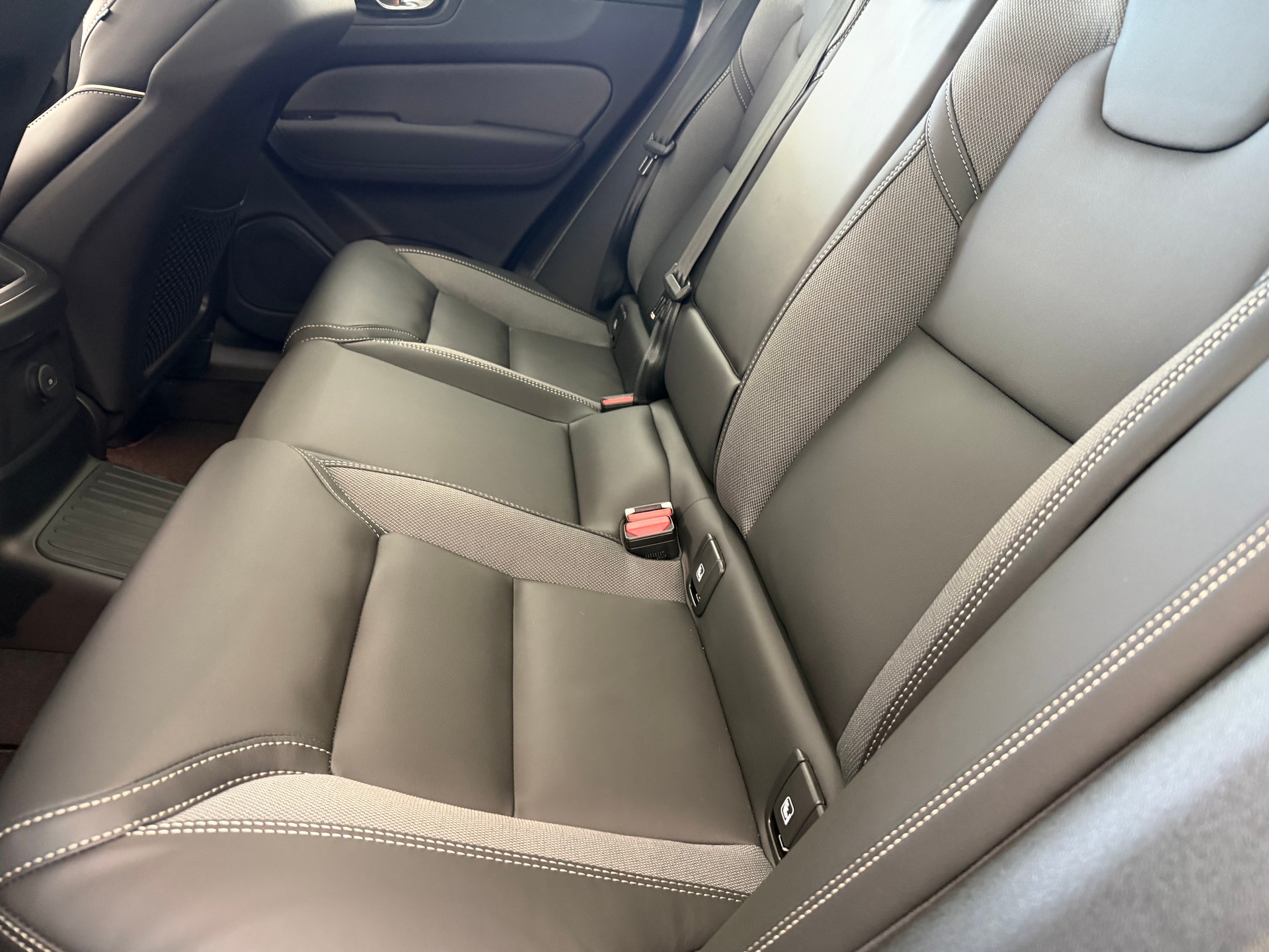 VOLVO XC60 2.0 T6 TE Black Edition e-image-10