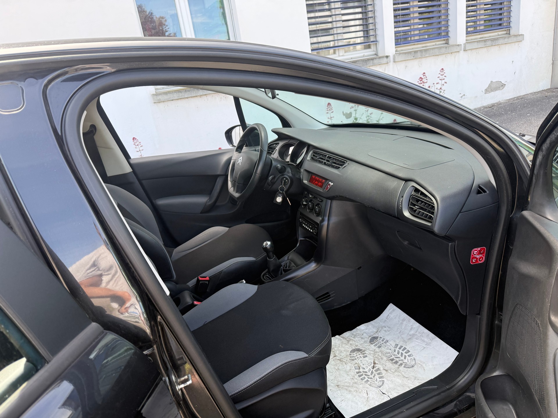 CITROEN C3 1.4i Attraction-image-6