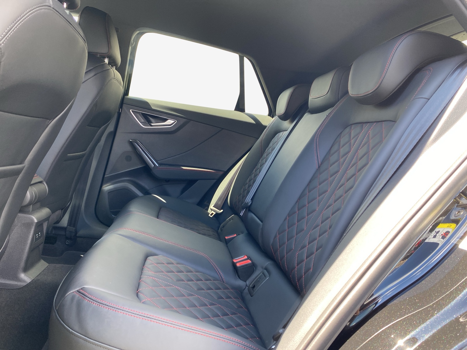 AUDI Q2 40 TFSI S line quattro S-tronic-image-11