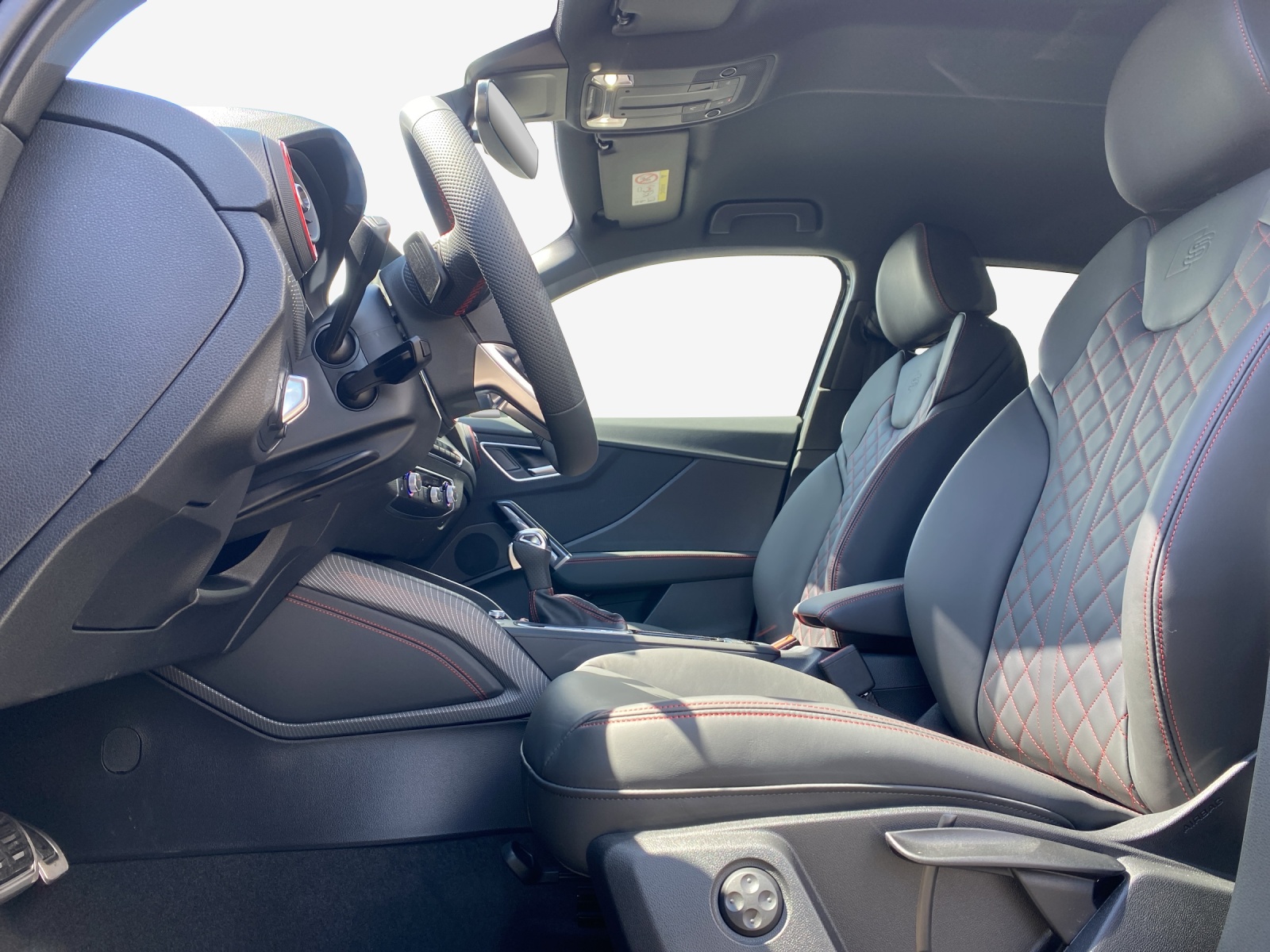 AUDI Q2 40 TFSI S line quattro S-tronic-image-7