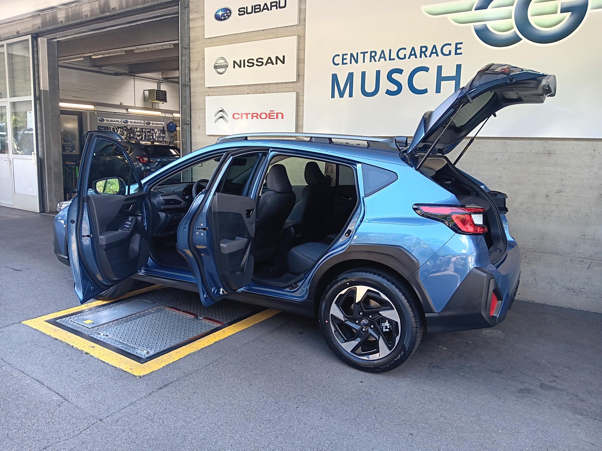 SUBARU Crosstrek 2.0 e-Boxer Swiss Plus AWD Lineartronic-image-4