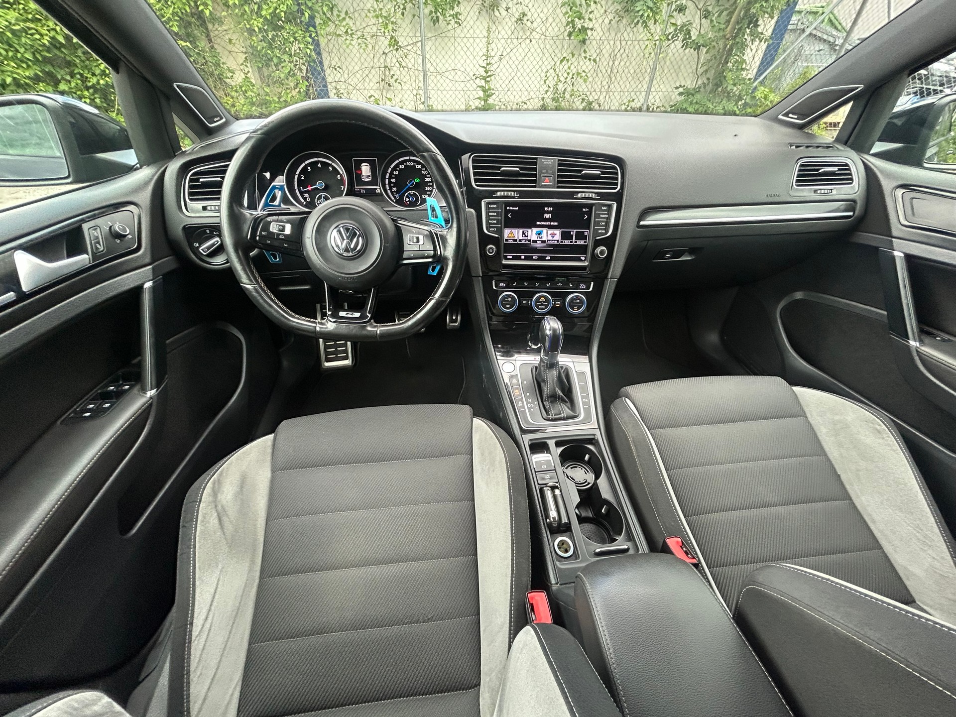 VW Golf 2.0 TSI R 4Motion DSG-image-7