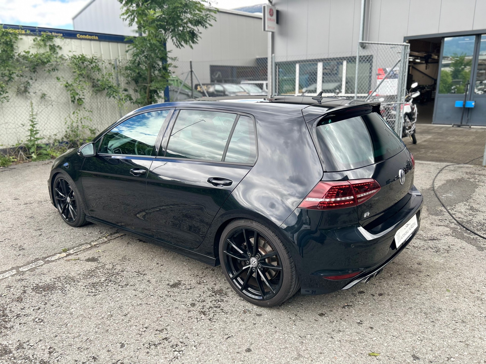 VW Golf 2.0 TSI R 4Motion DSG-image-2