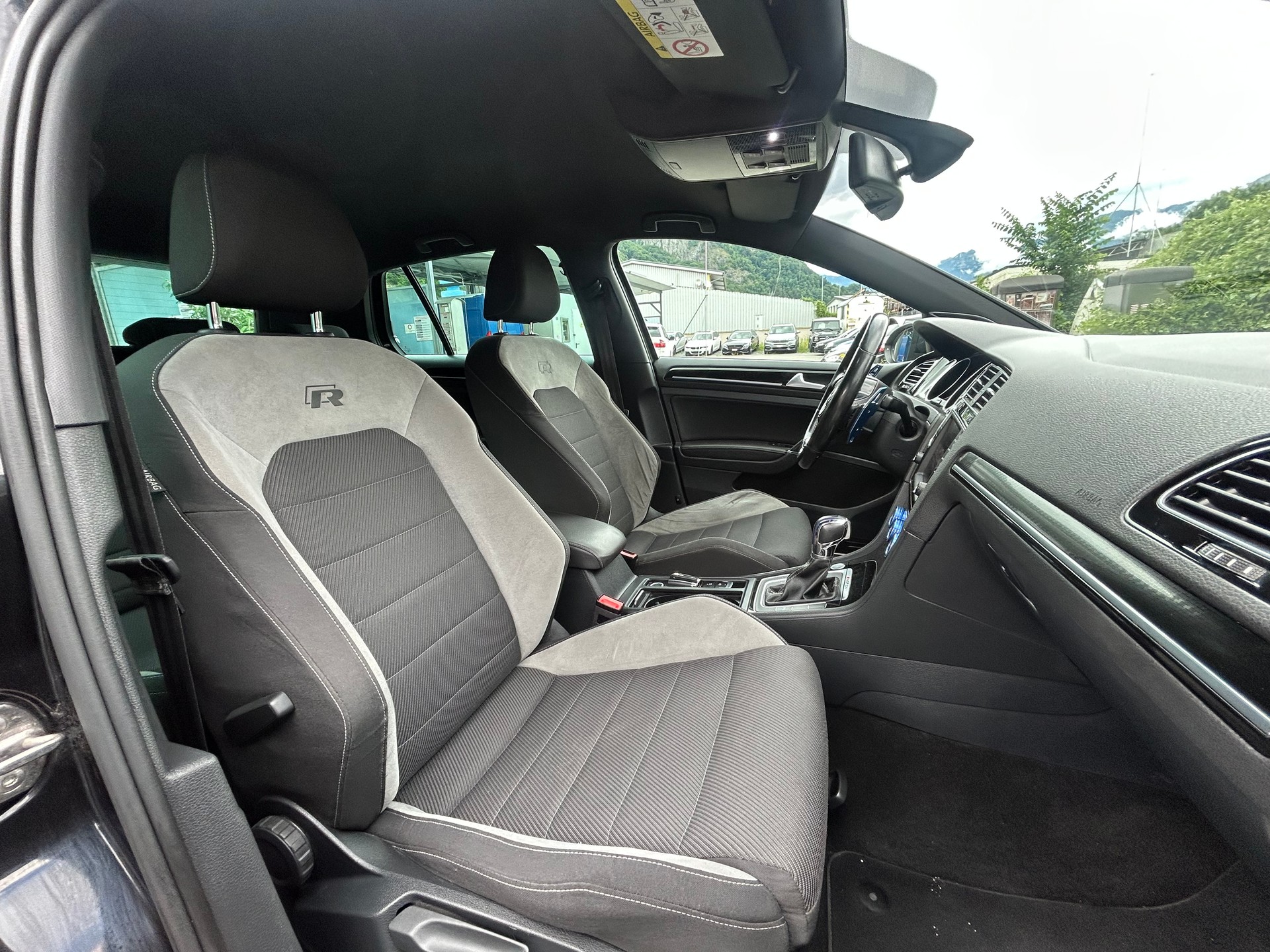 VW Golf 2.0 TSI R 4Motion DSG-image-11