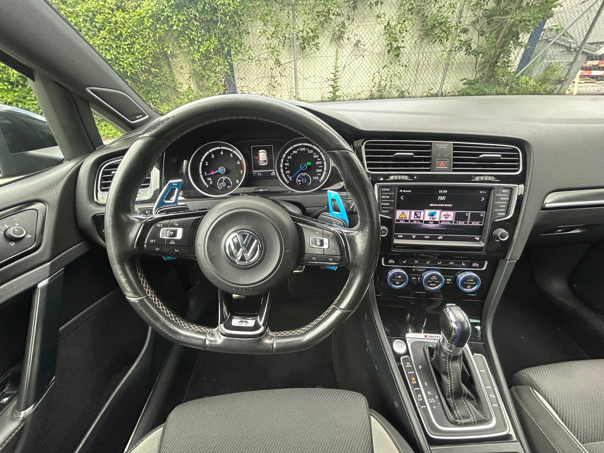 VW Golf 2.0 TSI R 4Motion DSG-image-8