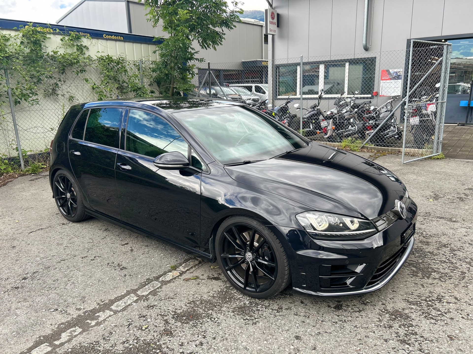 VW Golf 2.0 TSI R 4Motion DSG-image-1