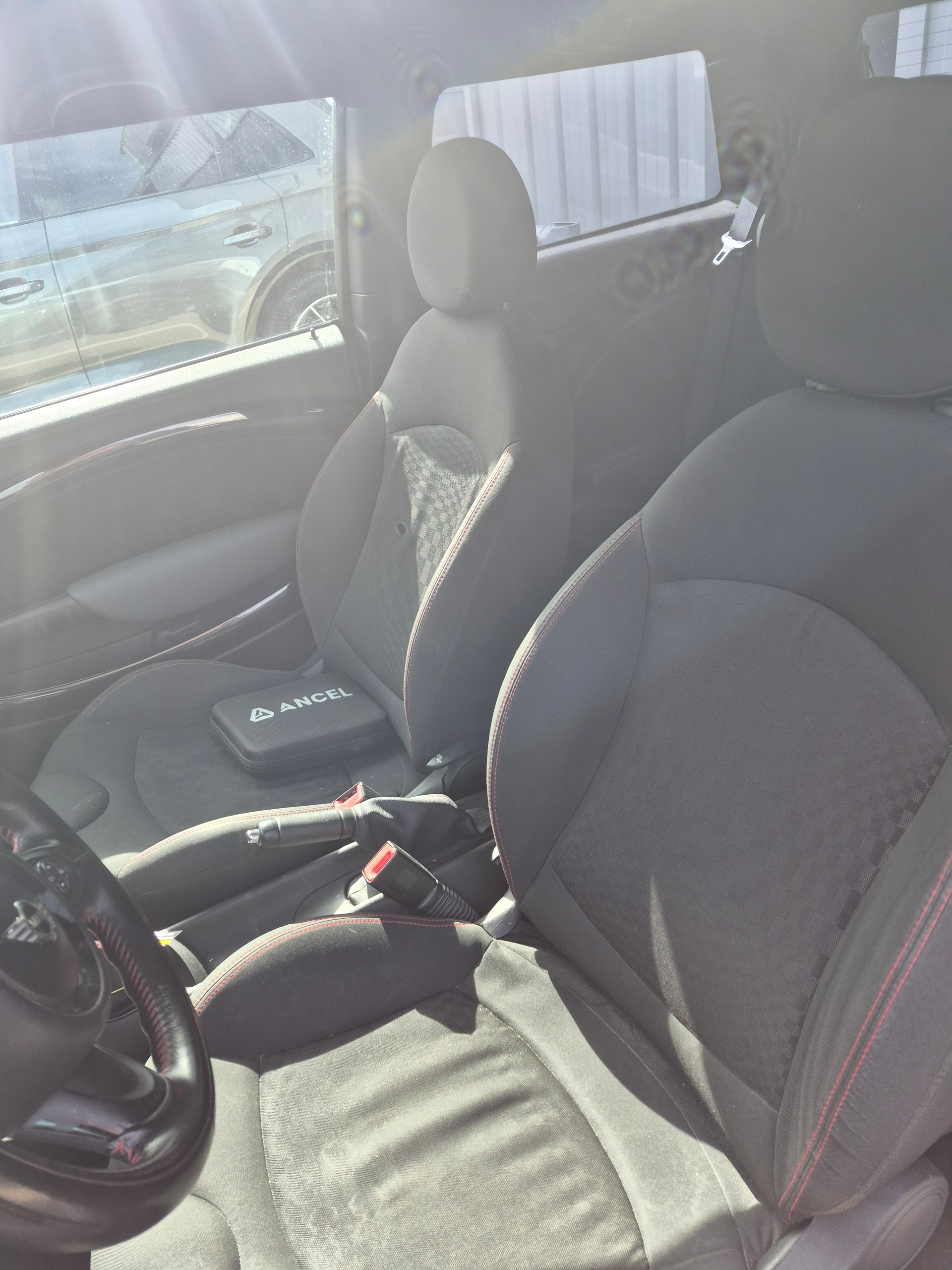 MINI Cooper 1.6i John Cooper Works-image-3