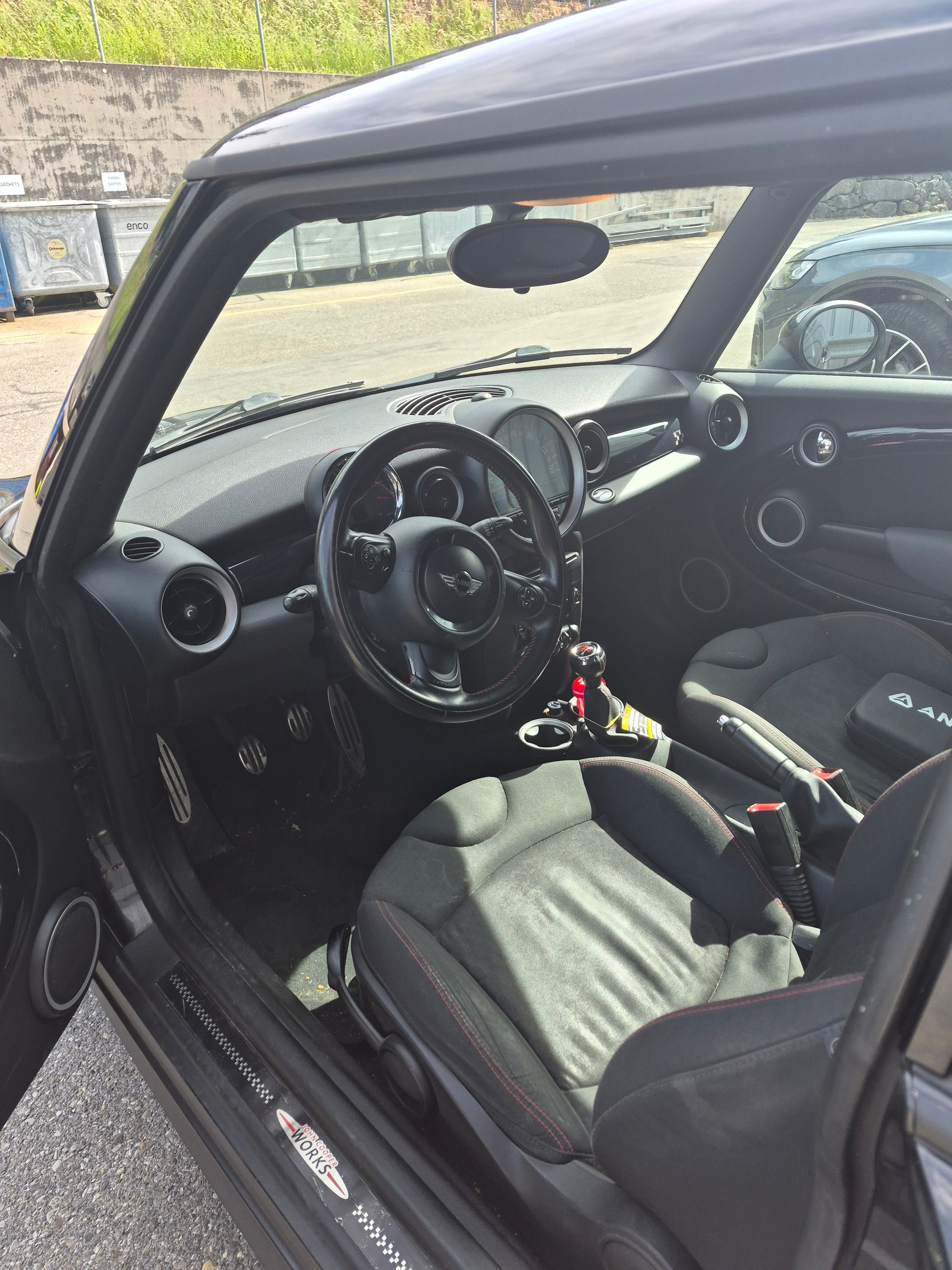 MINI Cooper 1.6i John Cooper Works-image-4