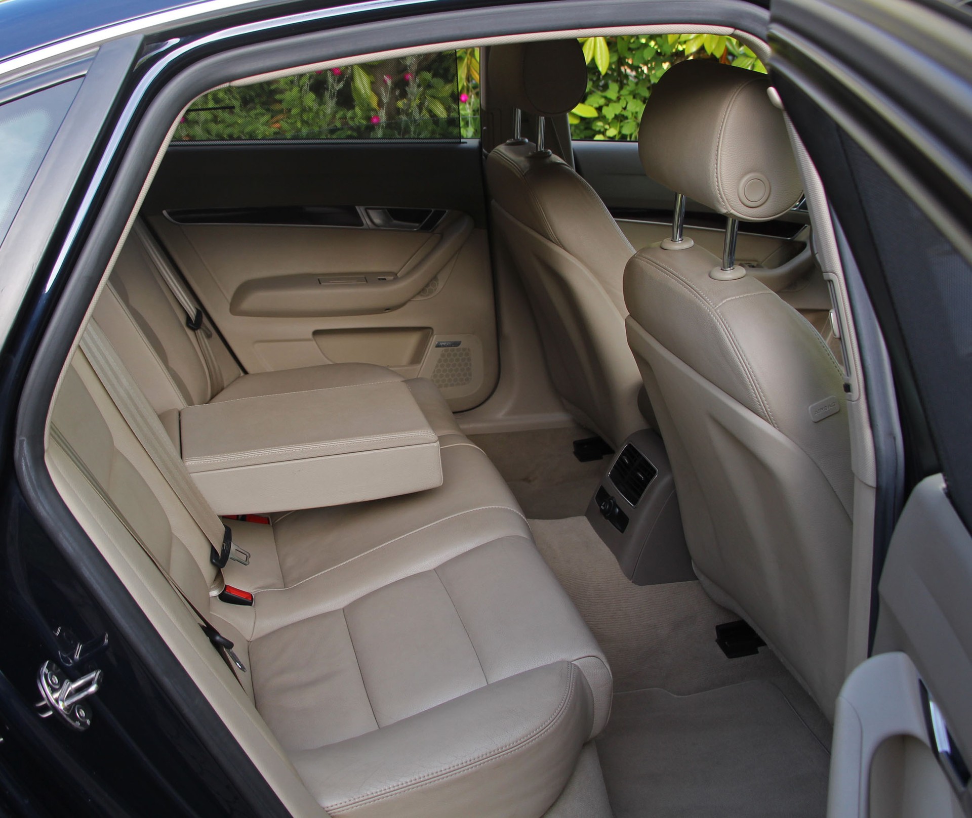 AUDI A6 Limousine 3.2 V6 FSI quattro-image-11
