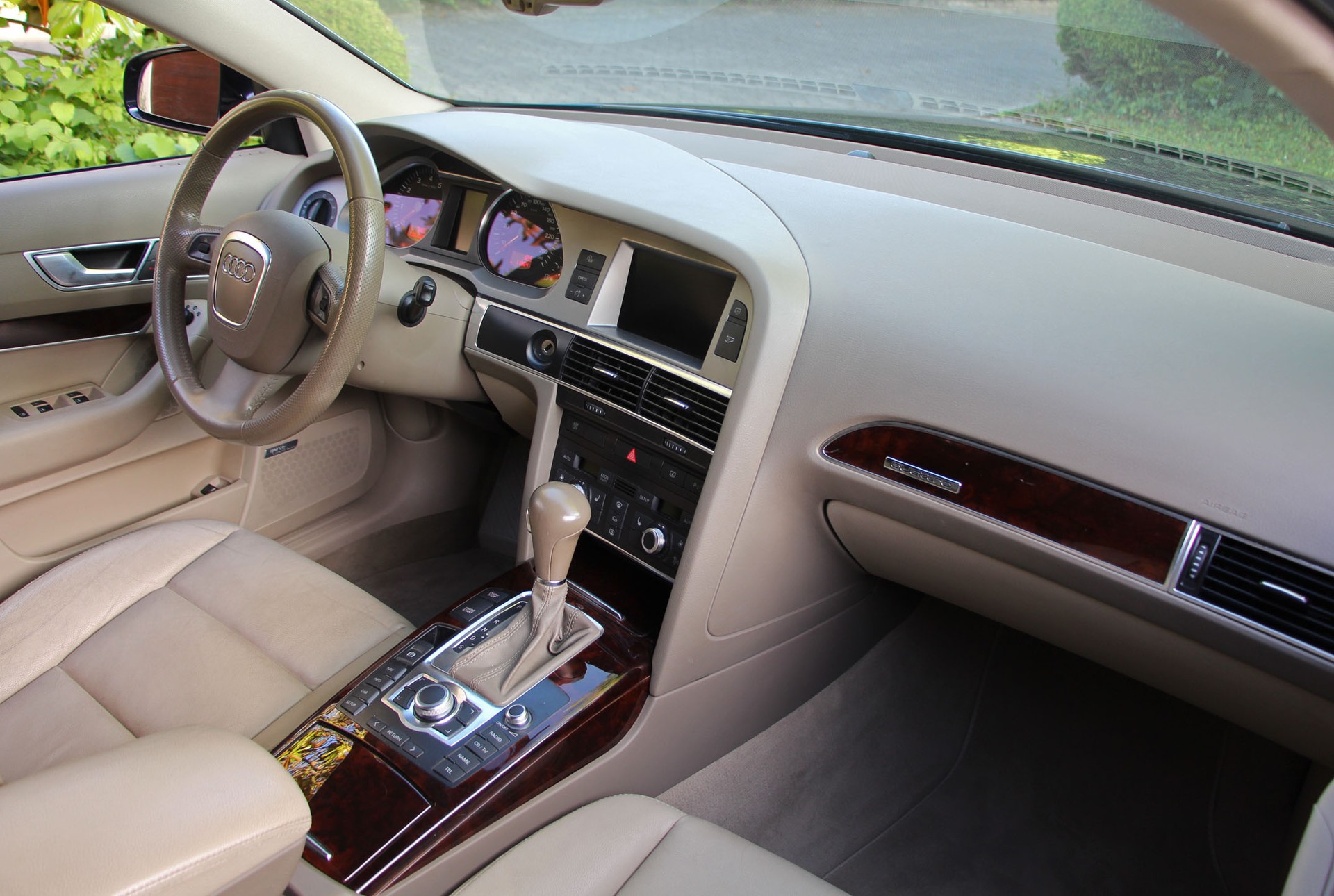 AUDI A6 Limousine 3.2 V6 FSI quattro-image-9