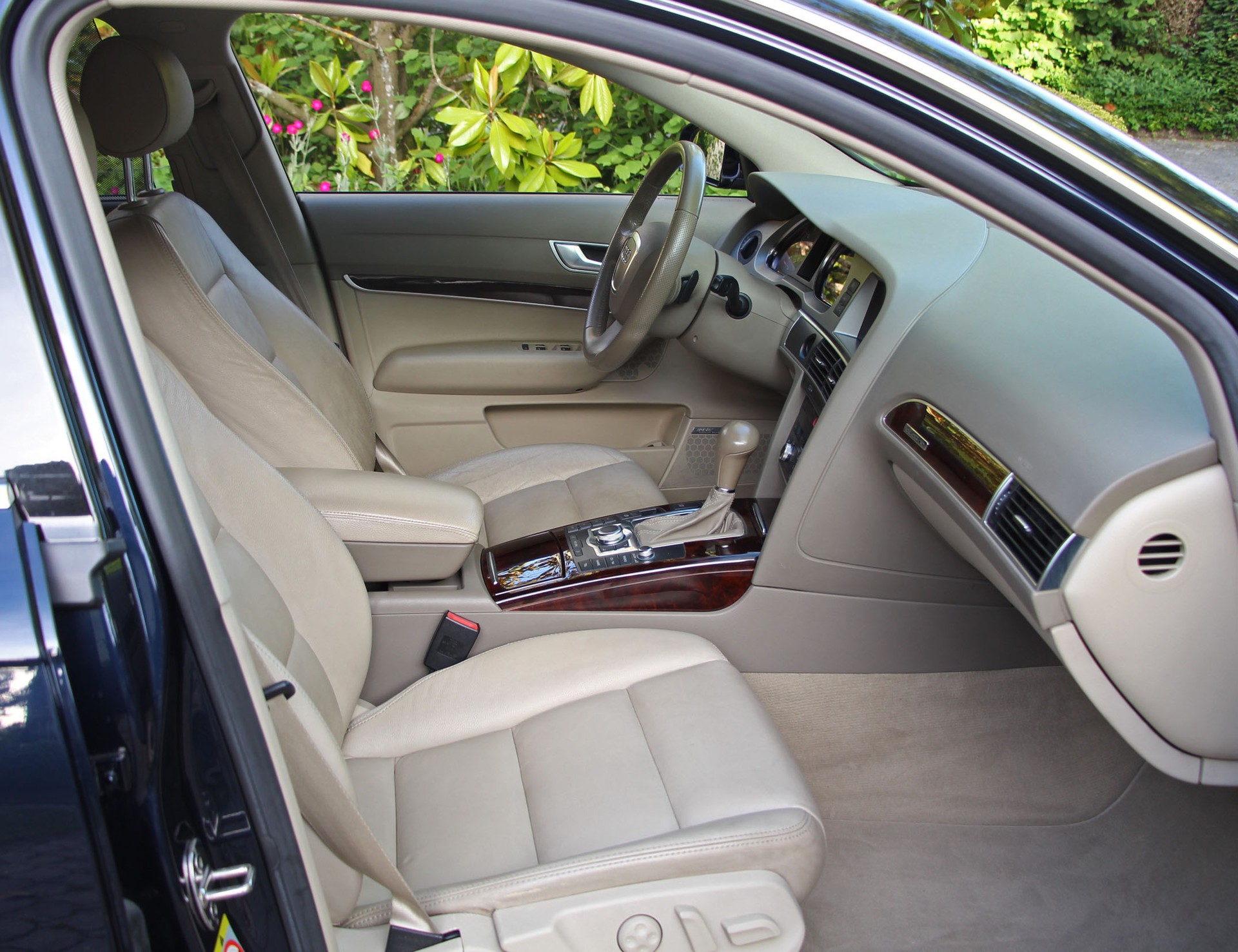 AUDI A6 Limousine 3.2 V6 FSI quattro-image-10