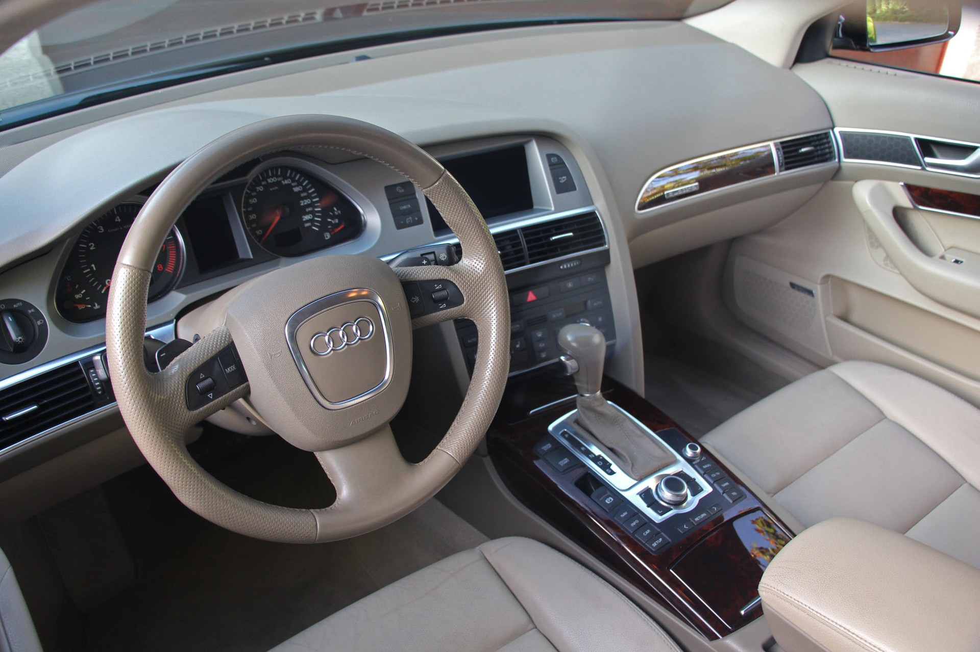 AUDI A6 Limousine 3.2 V6 FSI quattro-image-6
