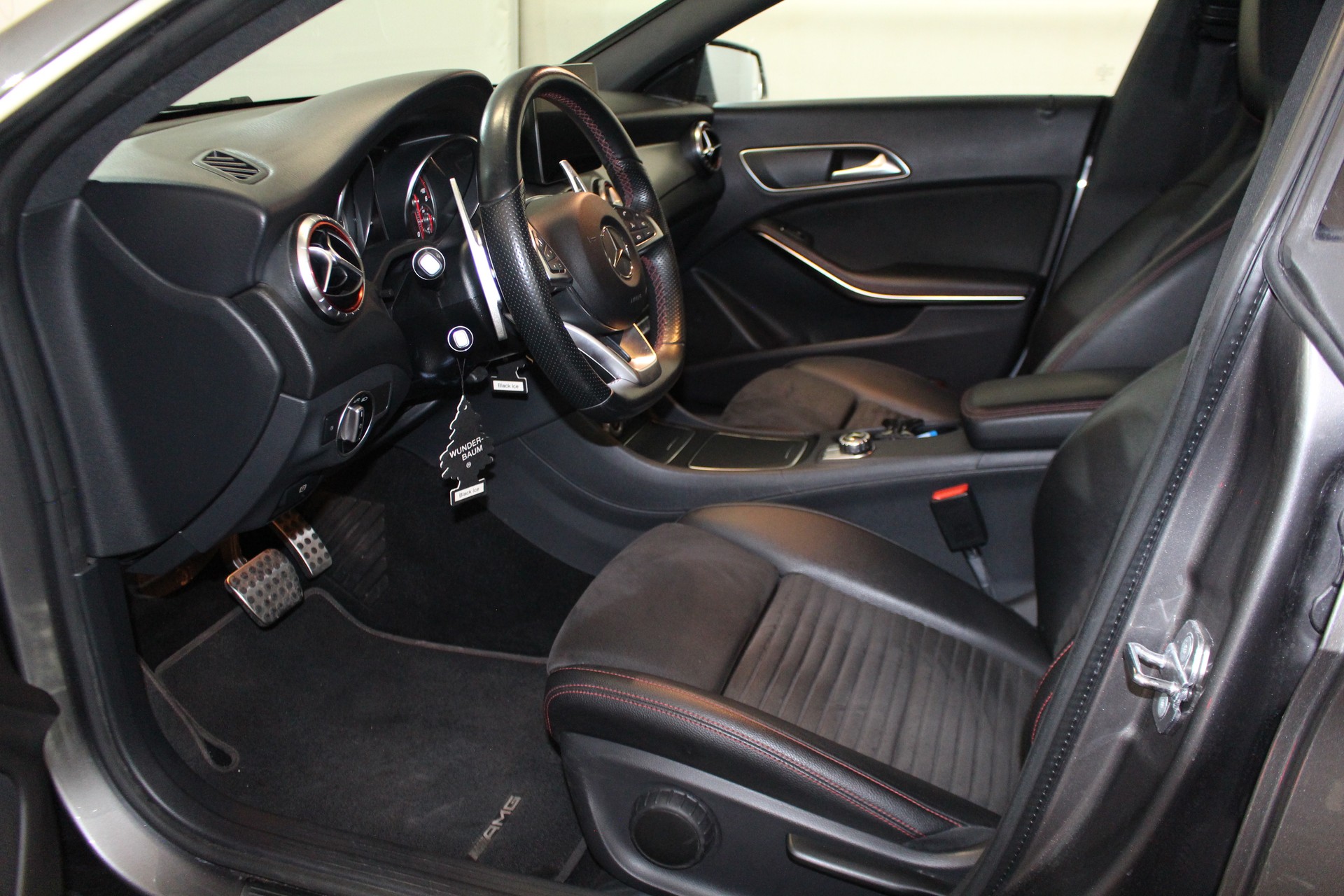 MERCEDES-BENZ CLA 220 d AMG Line 4m Sh.Brake-image-6
