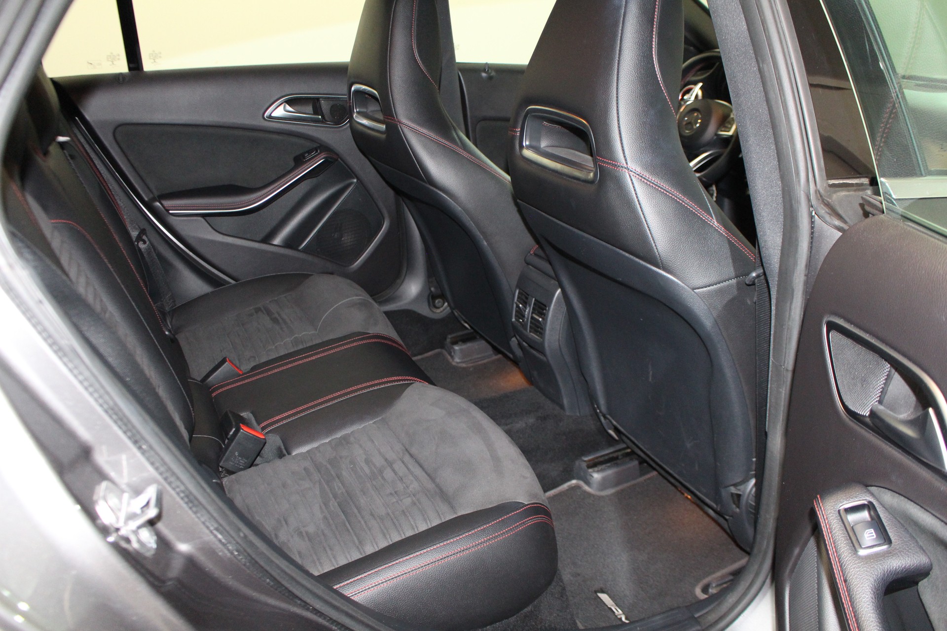 MERCEDES-BENZ CLA 220 d AMG Line 4m Sh.Brake-image-9