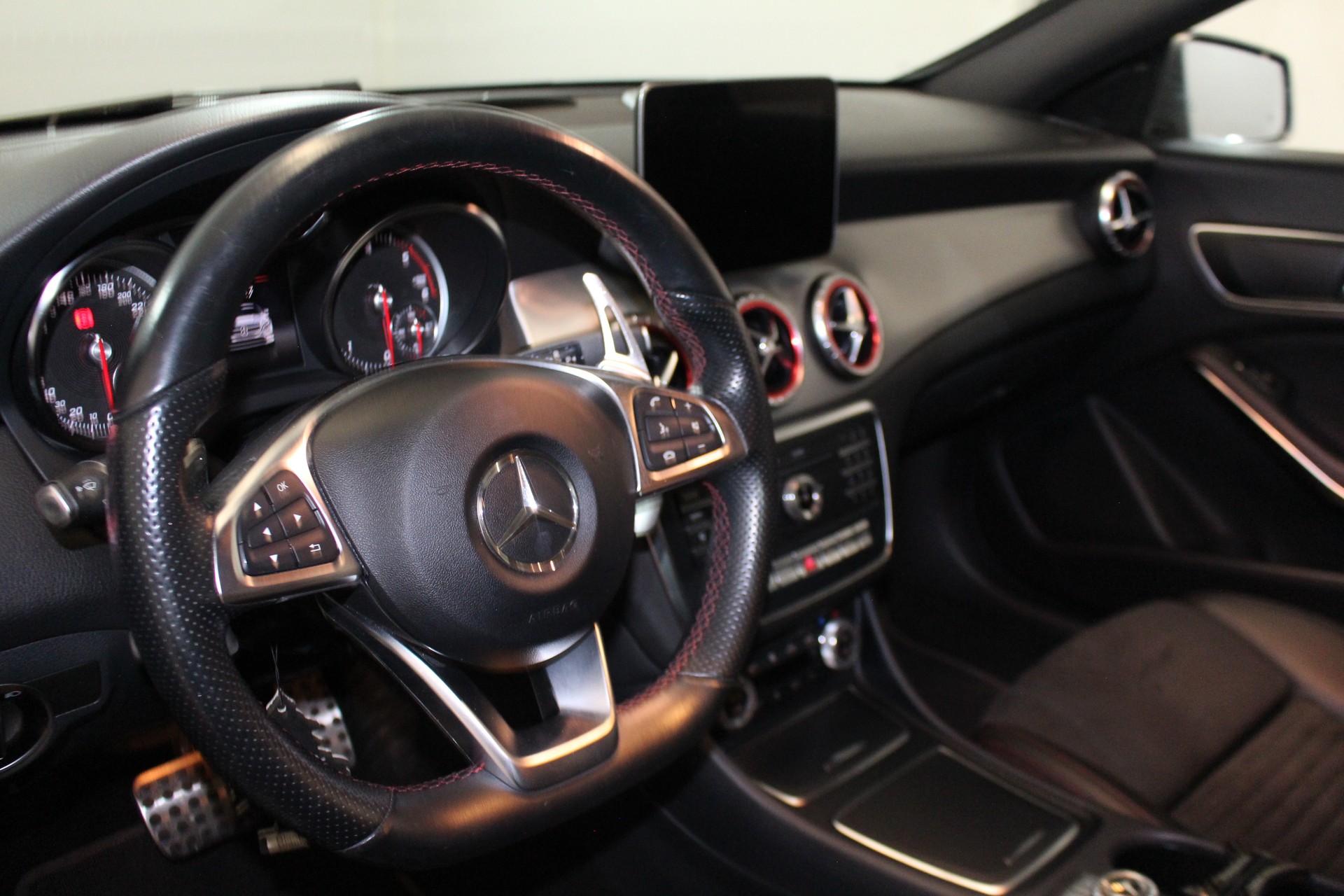 MERCEDES-BENZ CLA 220 d AMG Line 4m Sh.Brake-image-11