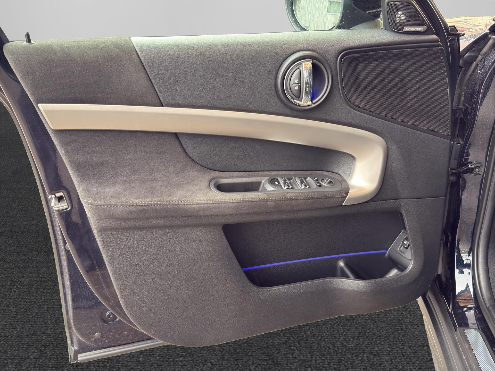 MINI Countryman Cooper SE ALL4 PHEV-image-9