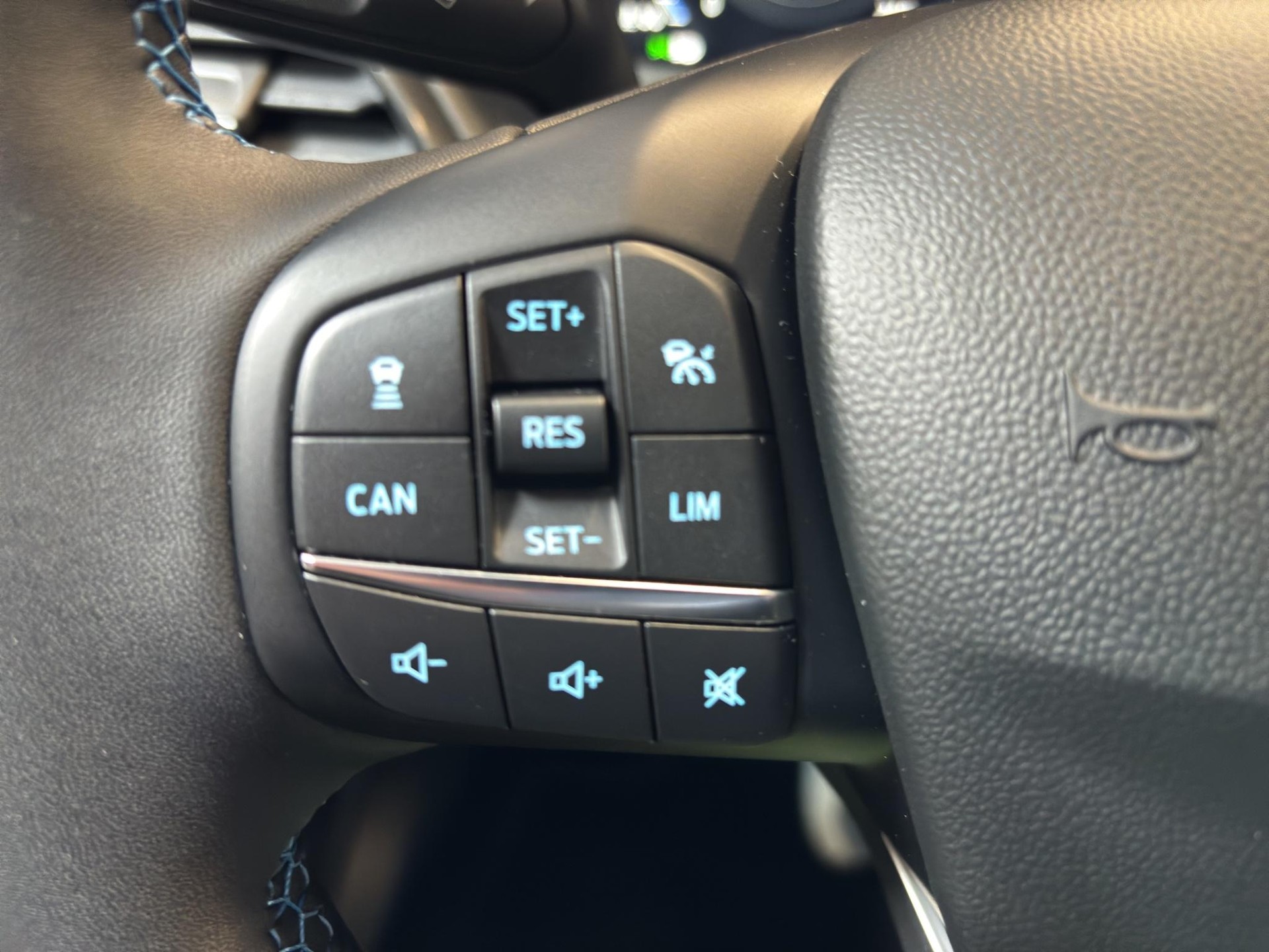 FORD Fiesta 1.0 EcoB Hybrid Active X-image-6