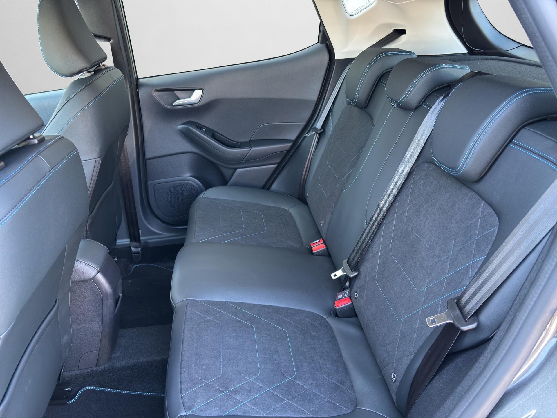 FORD Fiesta 1.0 EcoB Hybrid Active X-image-13