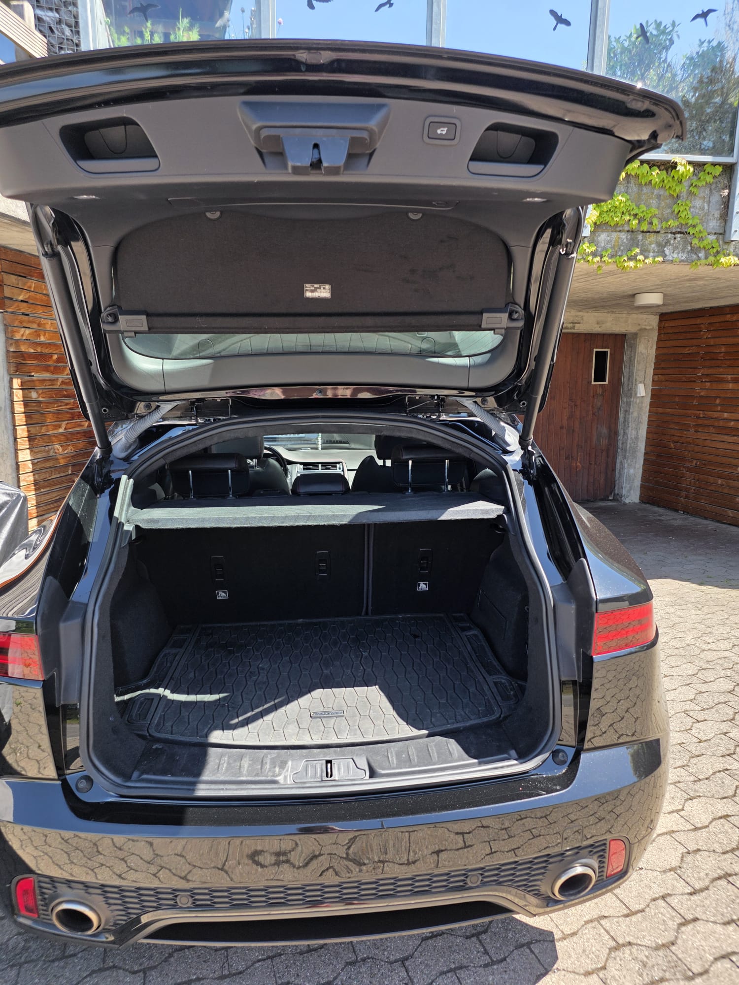JAGUAR JAGUAR E-Pace P250 AWD-image-4