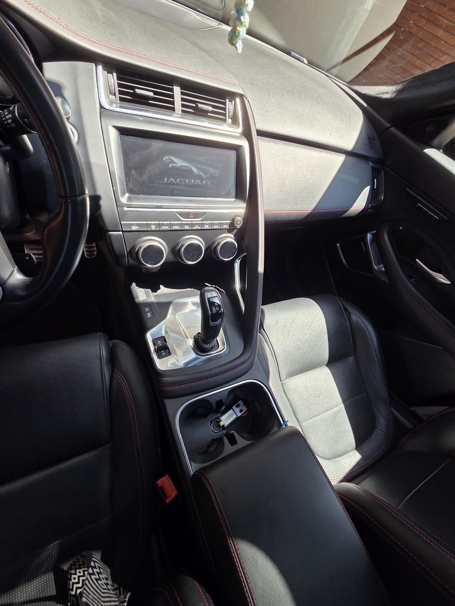 JAGUAR JAGUAR E-Pace P250 AWD-image-10