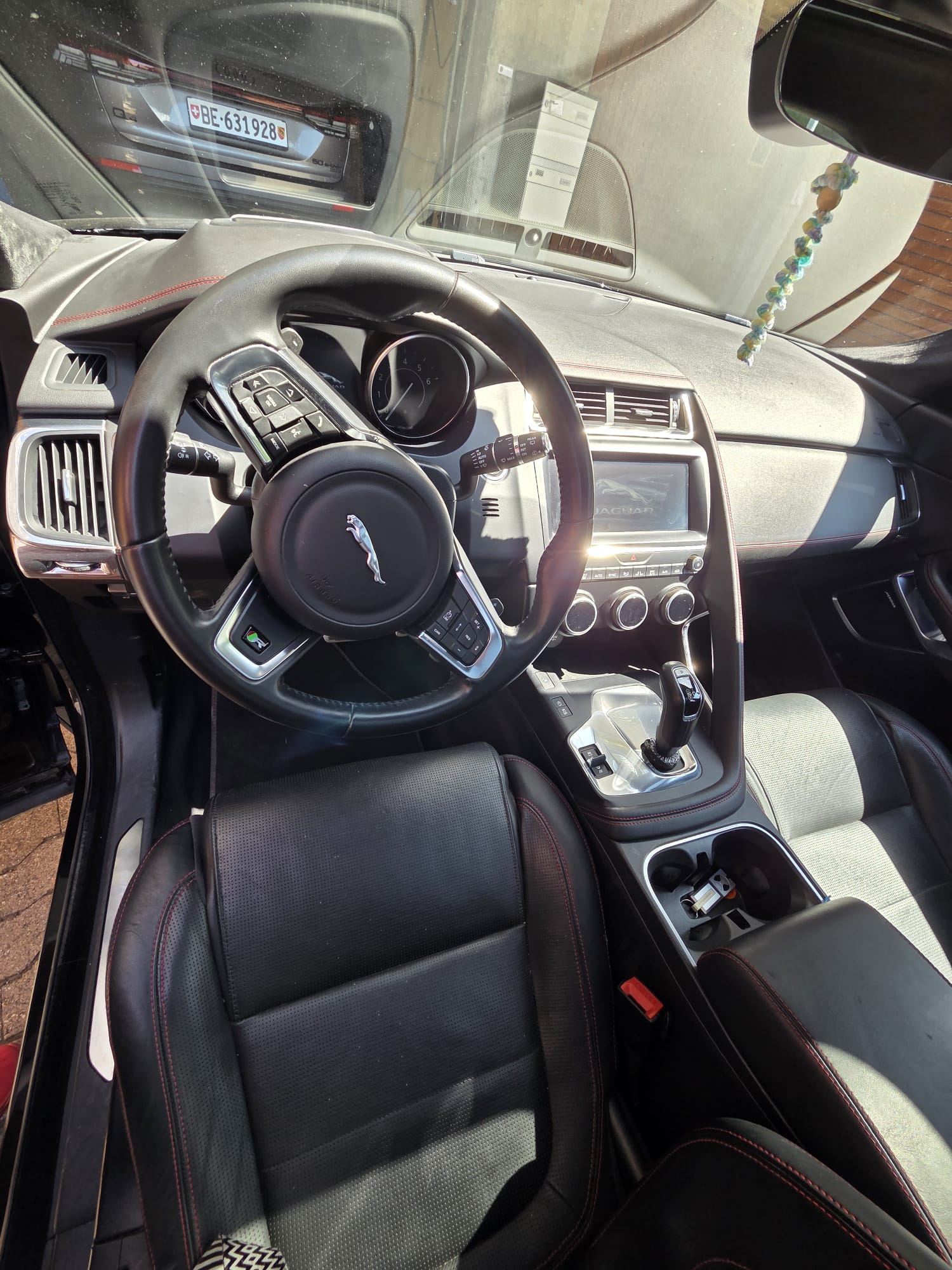 JAGUAR JAGUAR E-Pace P250 AWD-image-2