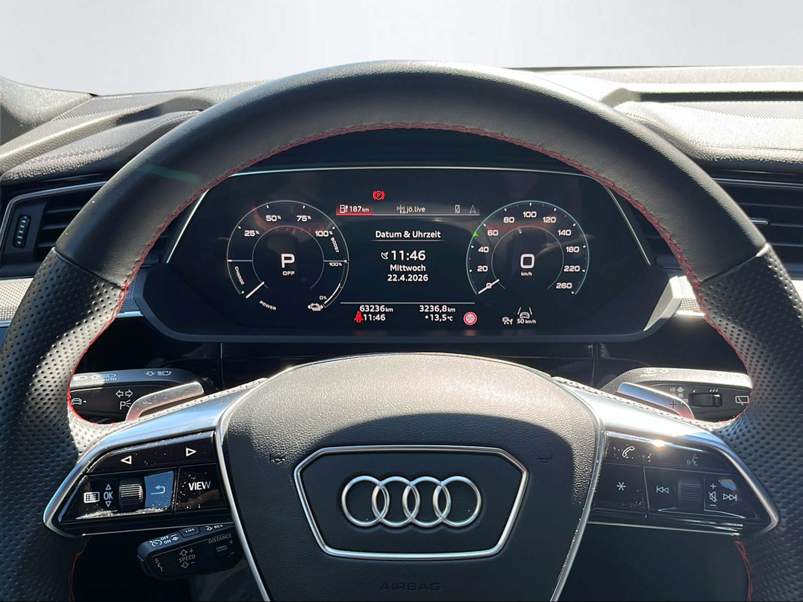 AUDI Q8 e-tron 50 Advanced quattro-image-11