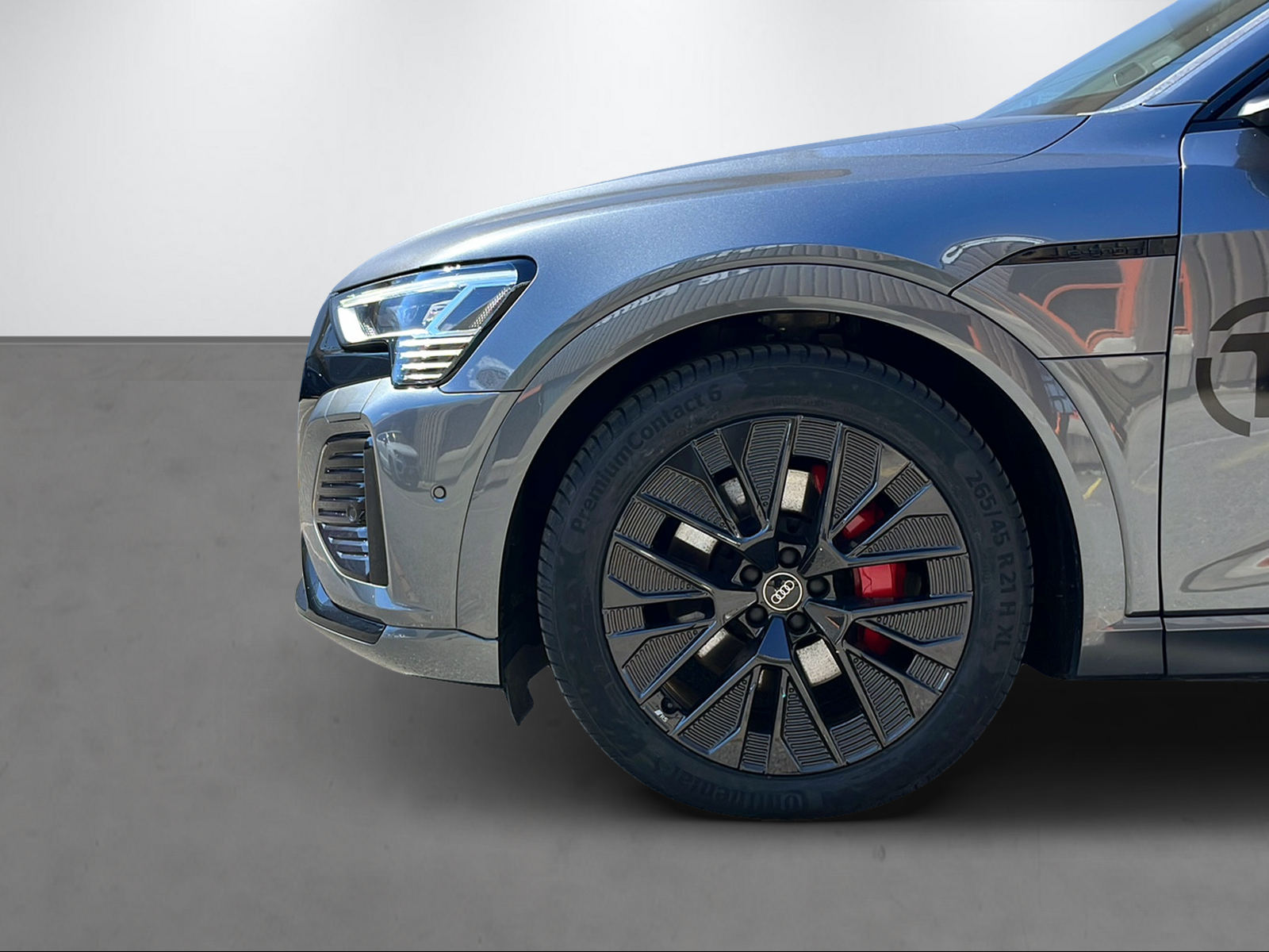 AUDI Q8 e-tron 50 Advanced quattro-image-4