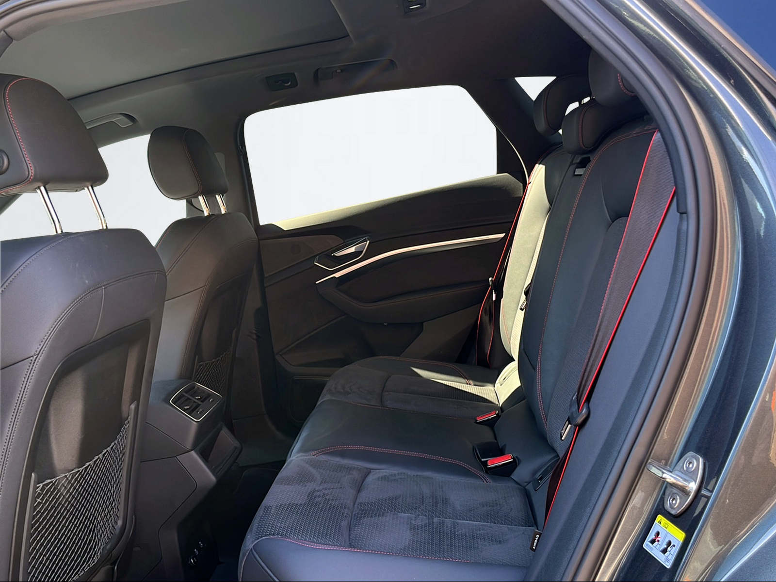 AUDI Q8 e-tron 50 Advanced quattro-image-8