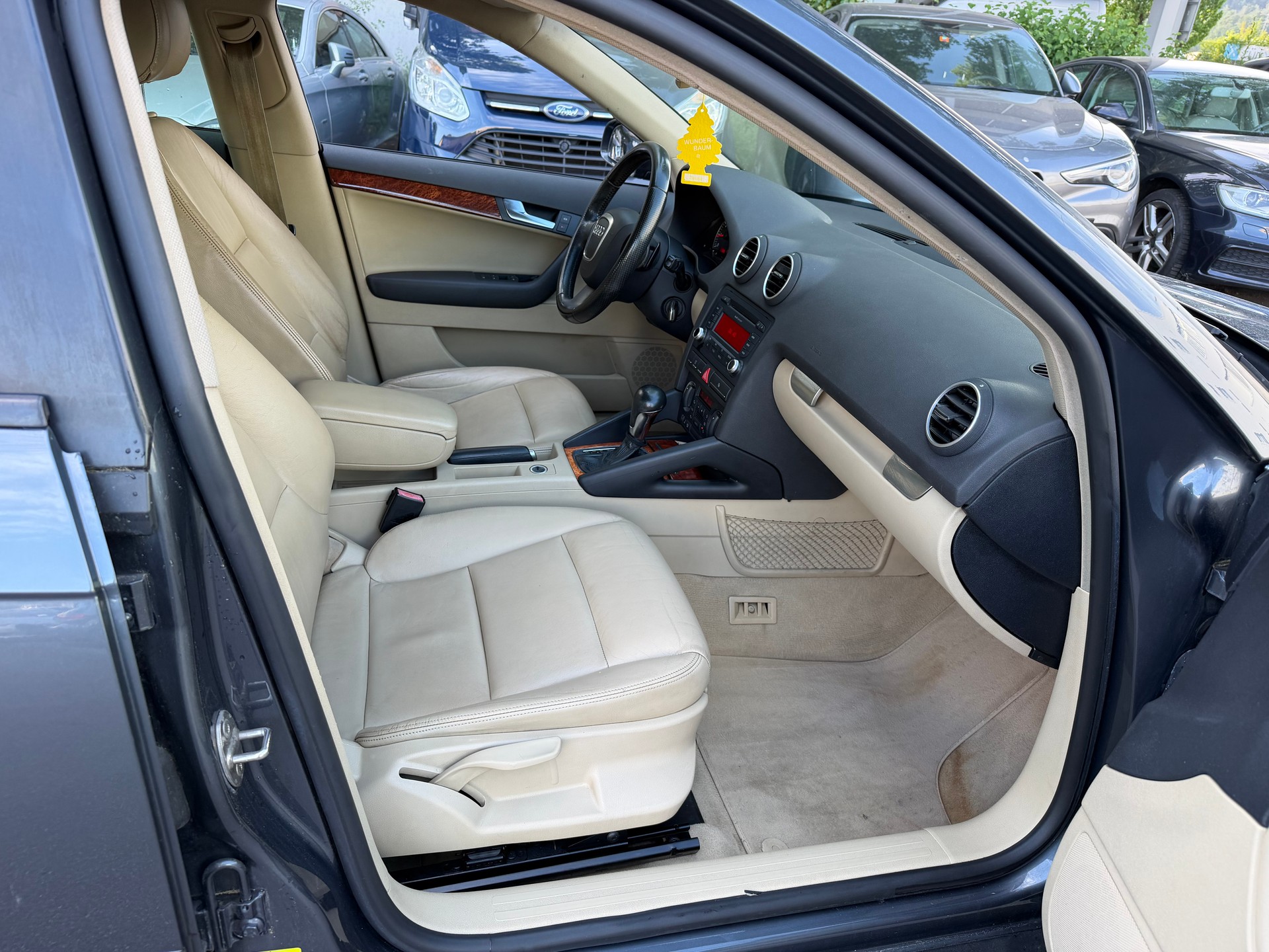 AUDI A3 Sportback 1.8 Turbo FSI Ambiente-image-8