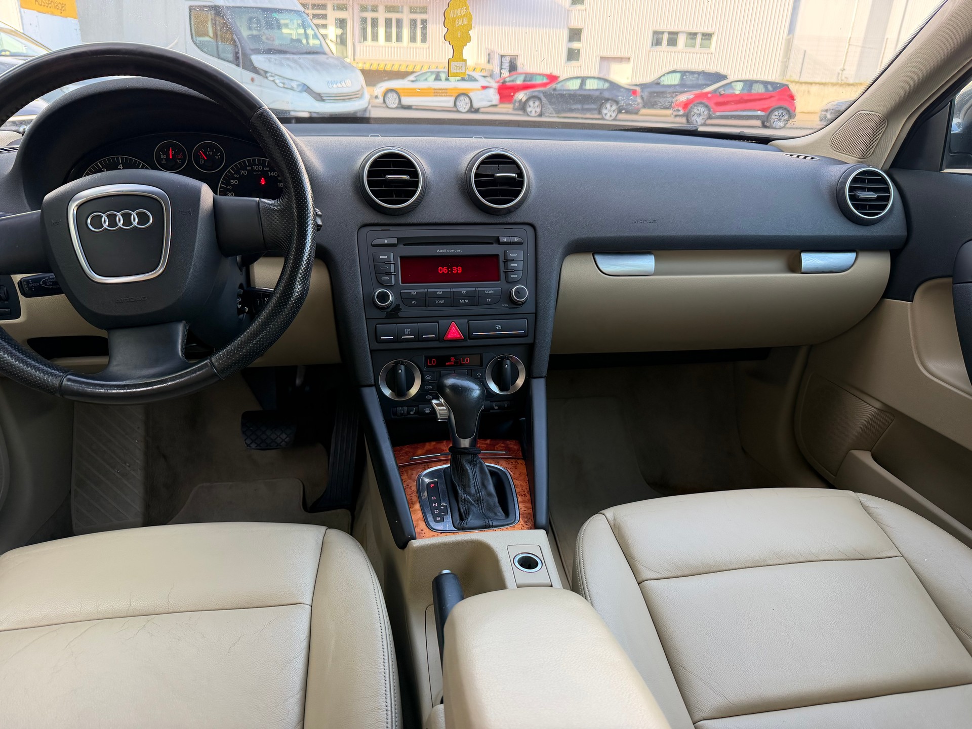 AUDI A3 Sportback 1.8 Turbo FSI Ambiente-image-9