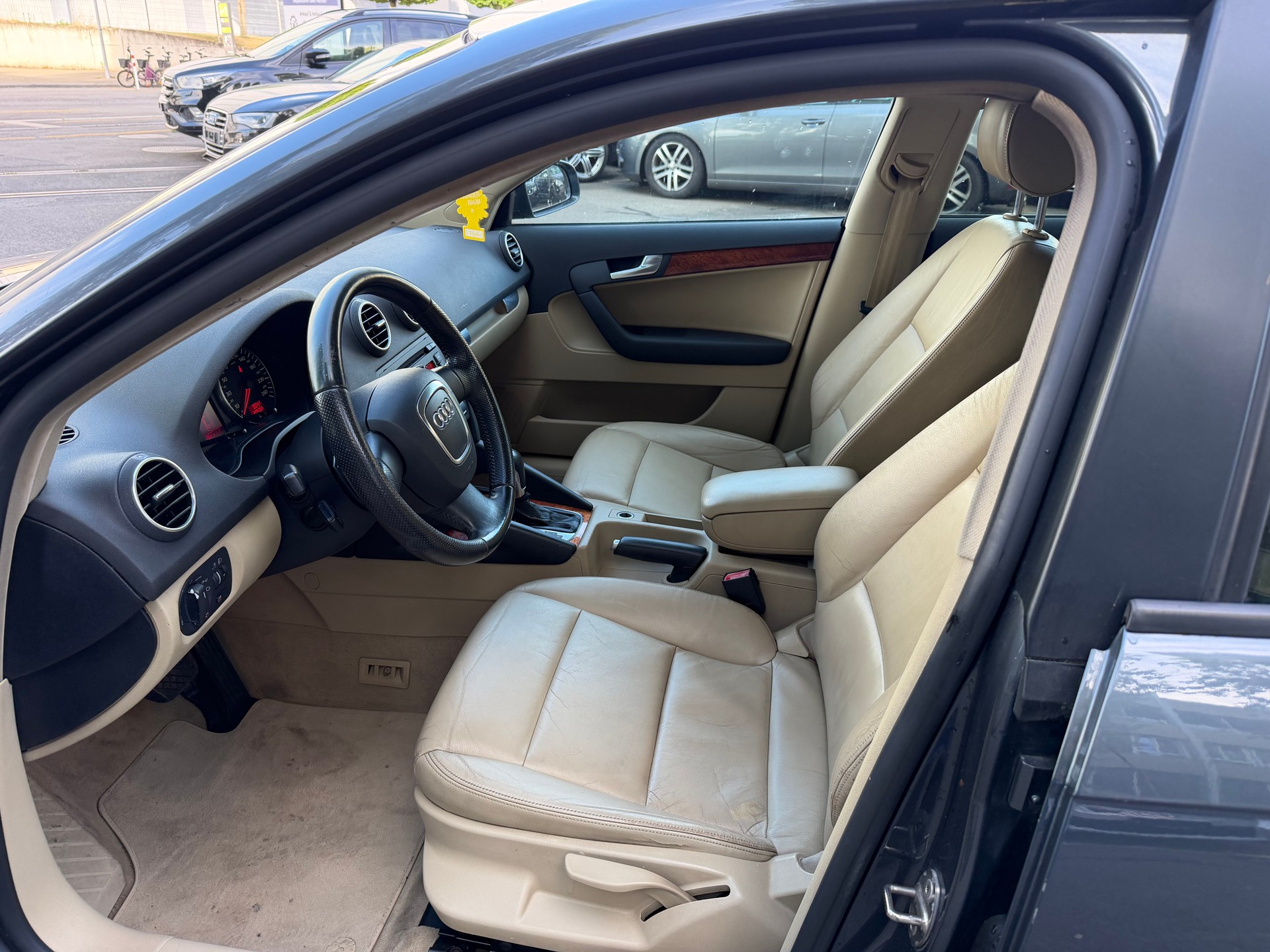 AUDI A3 Sportback 1.8 Turbo FSI Ambiente-image-12