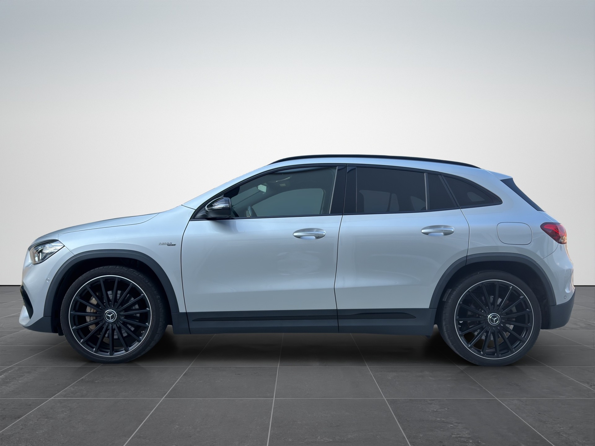 MERCEDES-BENZ GLA 35 AMG 4Matic 8G-Speedshift DCT-image-2