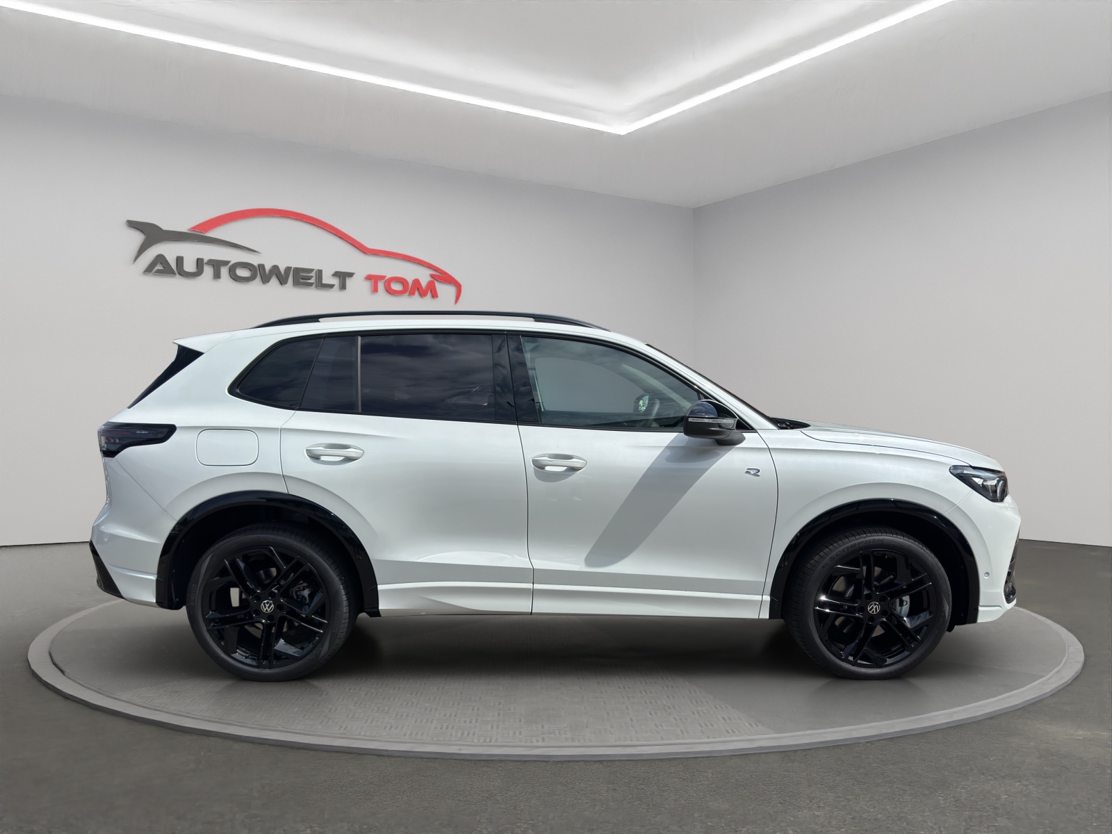 VW Tiguan 2.0 TDI SCR R-Line 4Motion DSG-image-5