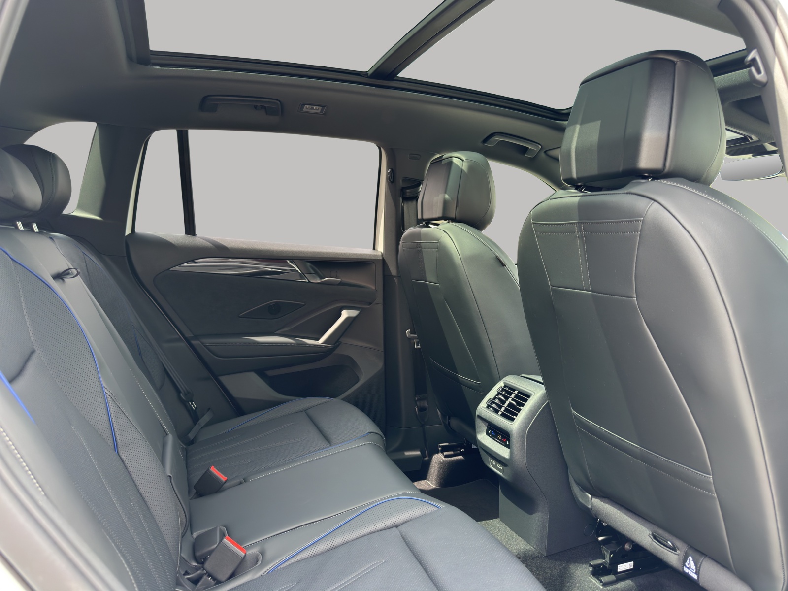 VW Tiguan 2.0 TDI SCR R-Line 4Motion DSG-image-14