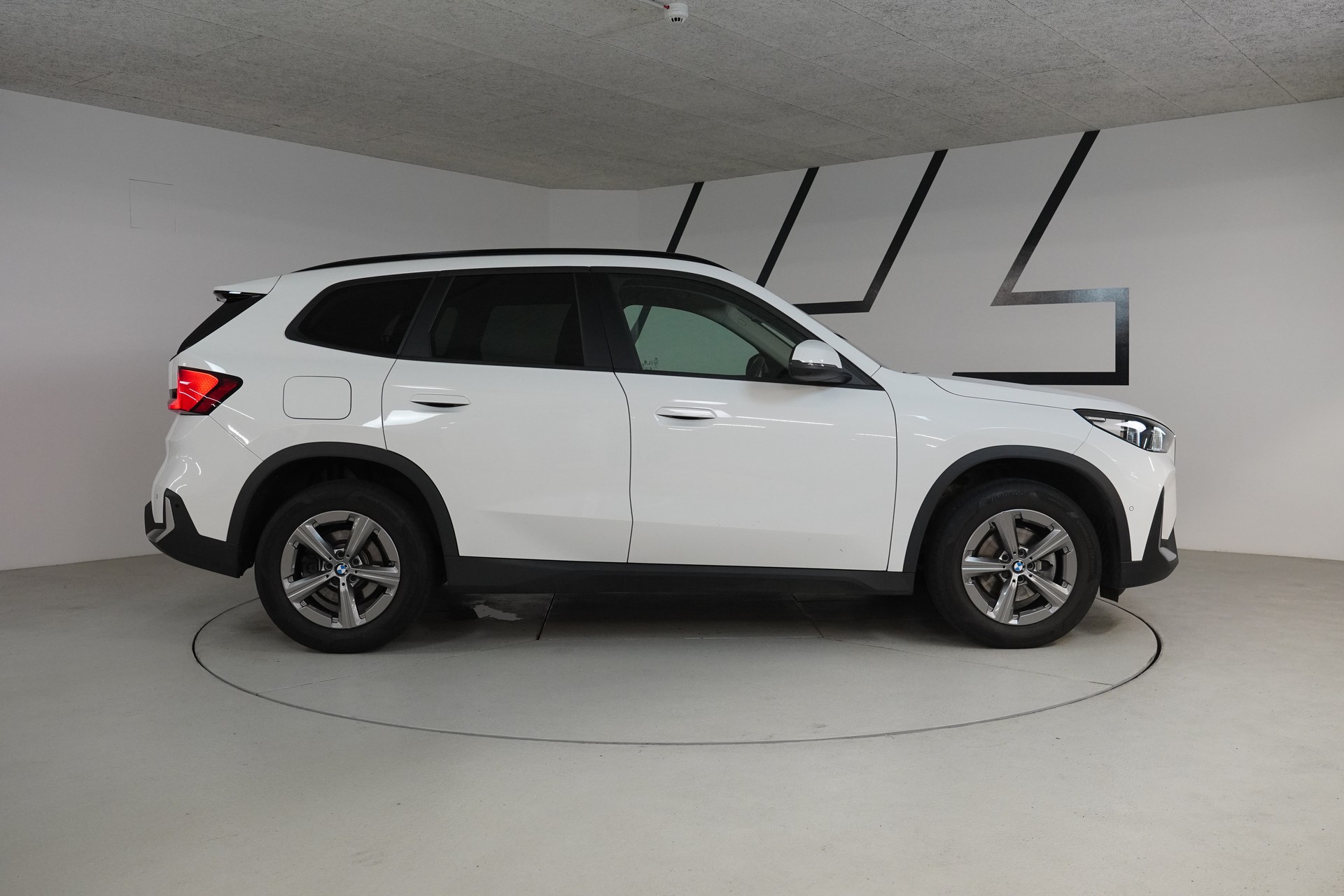 BMW X1 xDrive 20d 48V-image-6