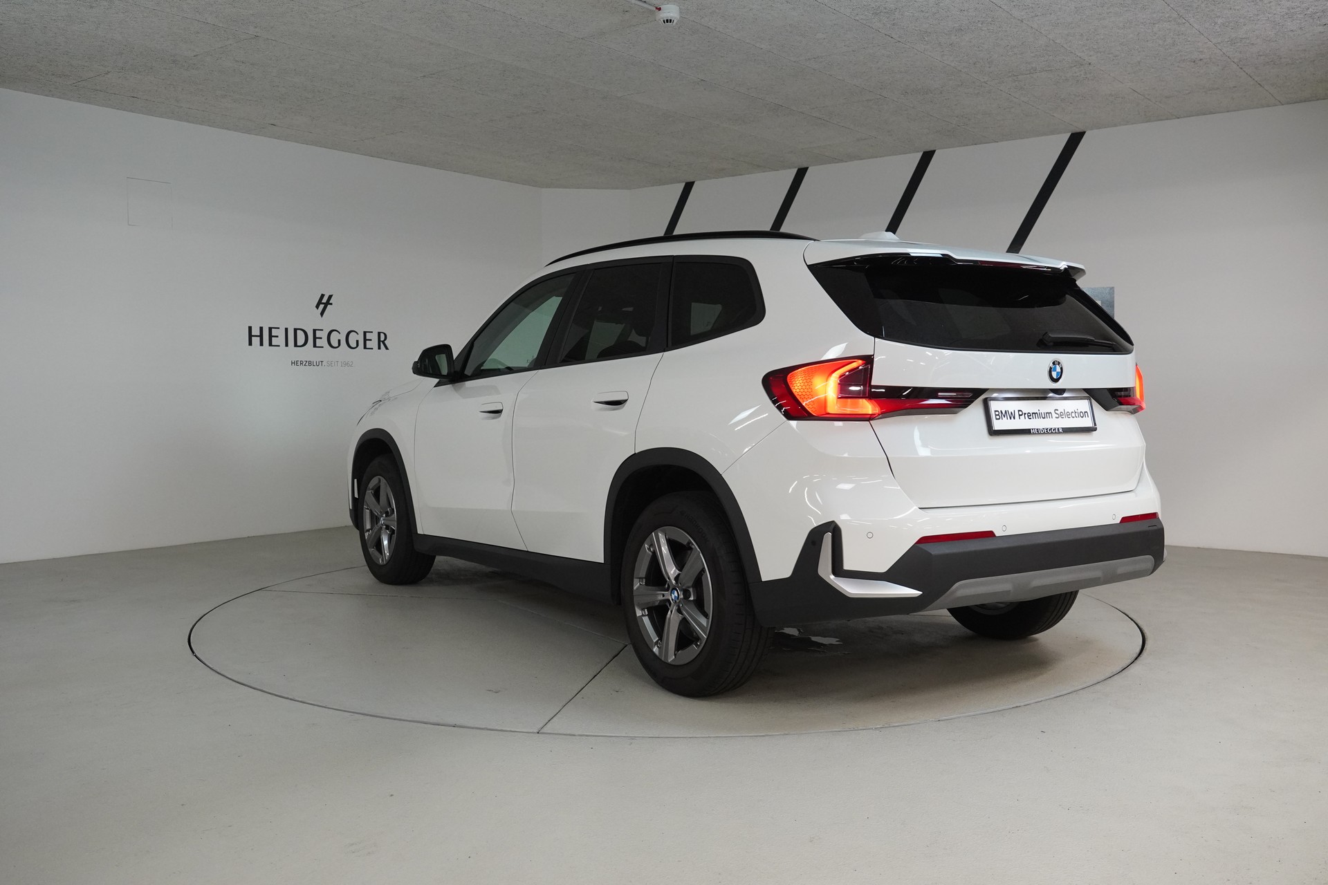 BMW X1 xDrive 20d 48V-image-4