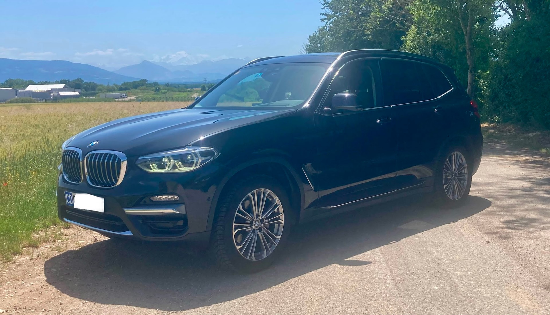 BMW 20i xDrive Luxury Line-image-0