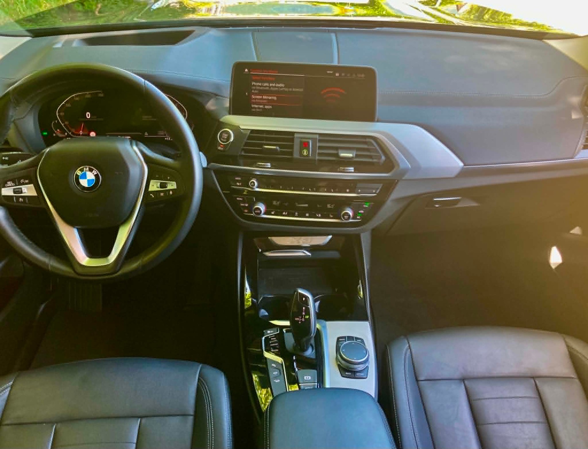 BMW 20i xDrive Luxury Line-image-3
