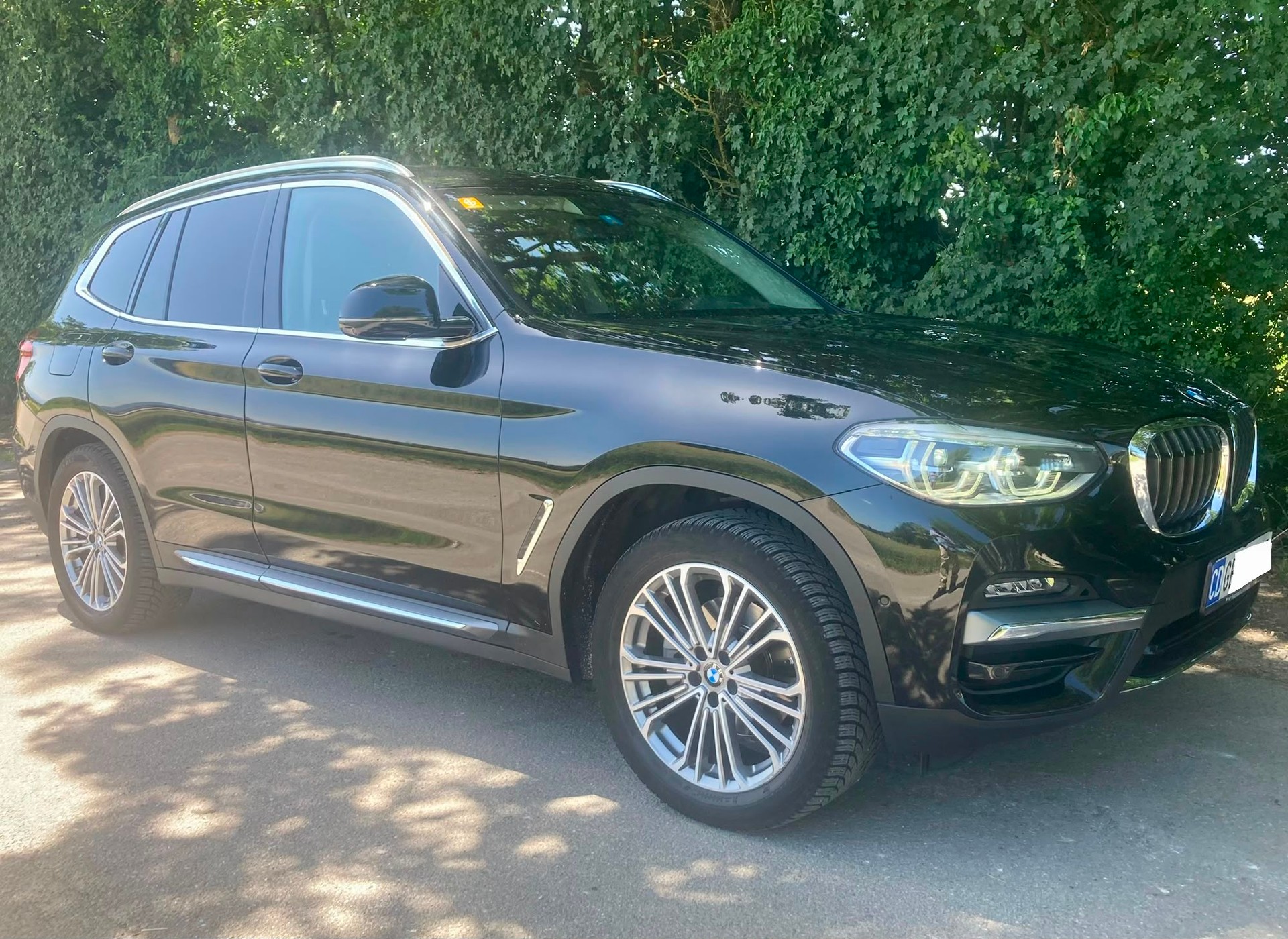 BMW 20i xDrive Luxury Line-image-1