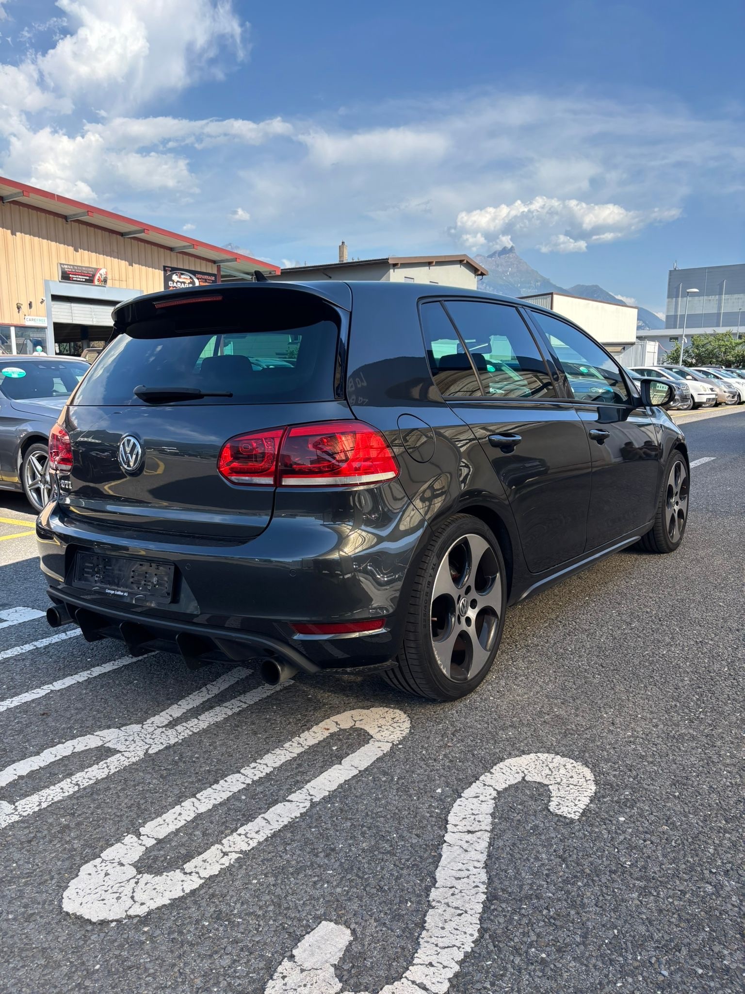 VW Golf 2.0 TSI GTI Adidas DSG-image-2