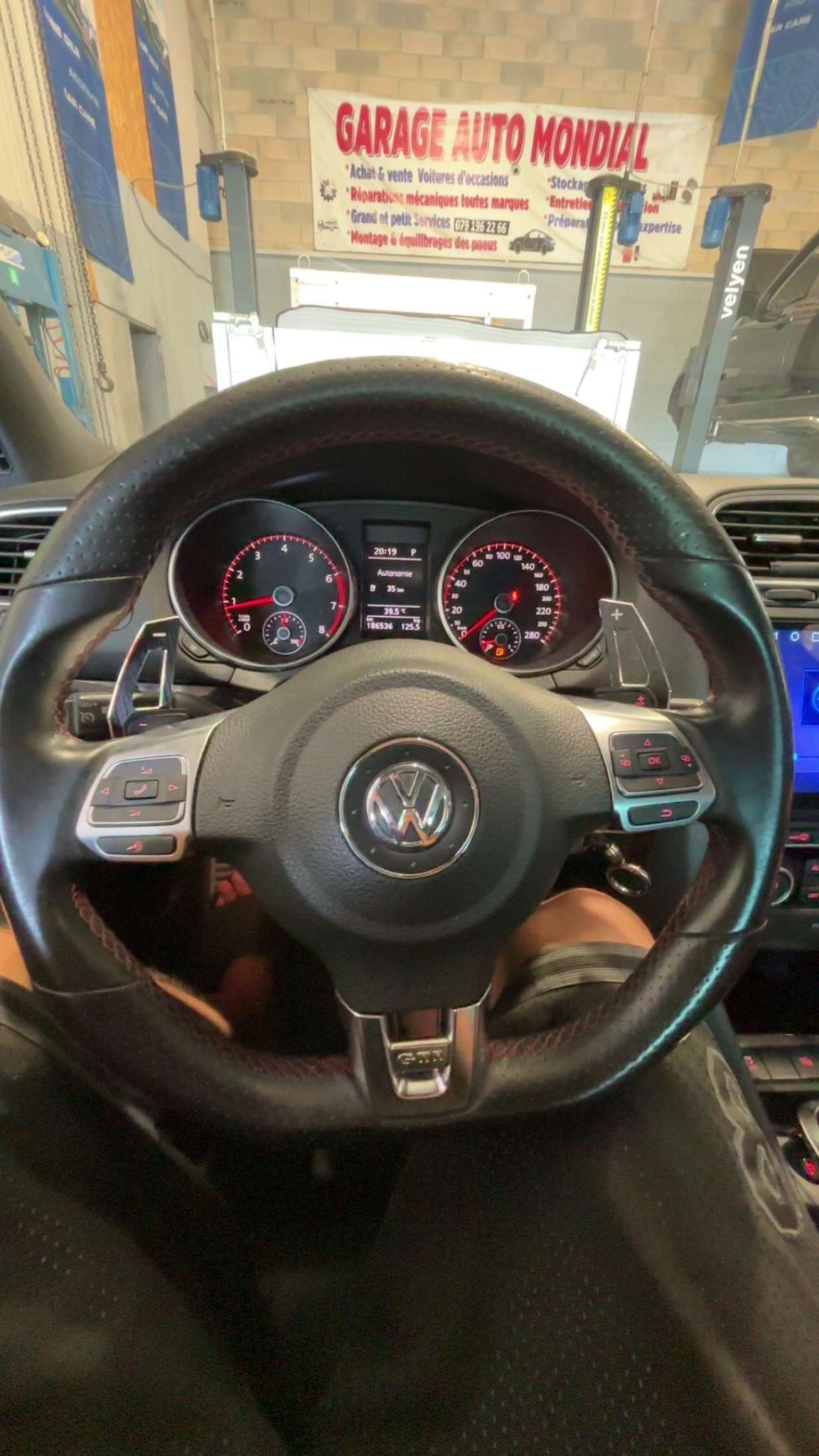 VW Golf 2.0 TSI GTI Adidas DSG-image-4