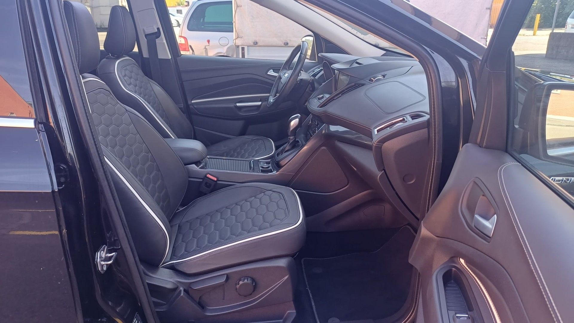 FORD Kuga 2.0 SCTi Vignale 4WD Automatic-image-10