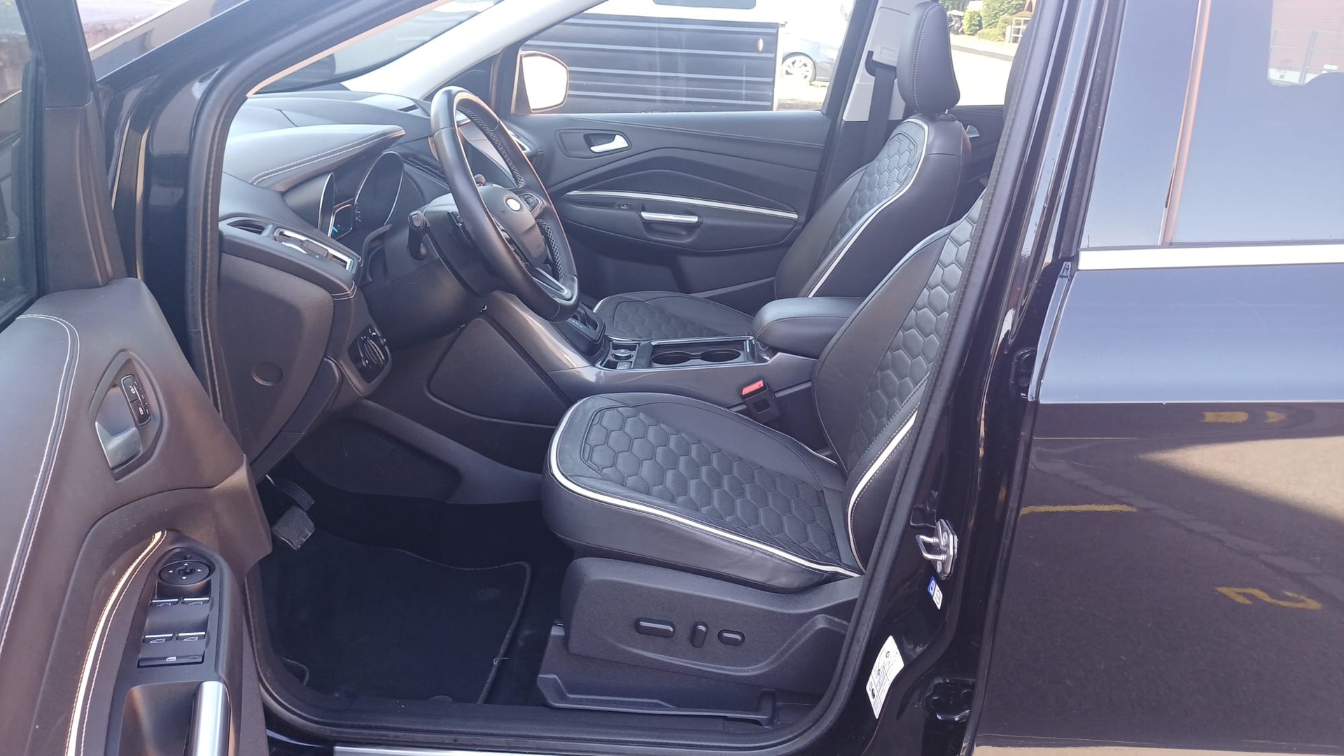 FORD Kuga 2.0 SCTi Vignale 4WD Automatic-image-8