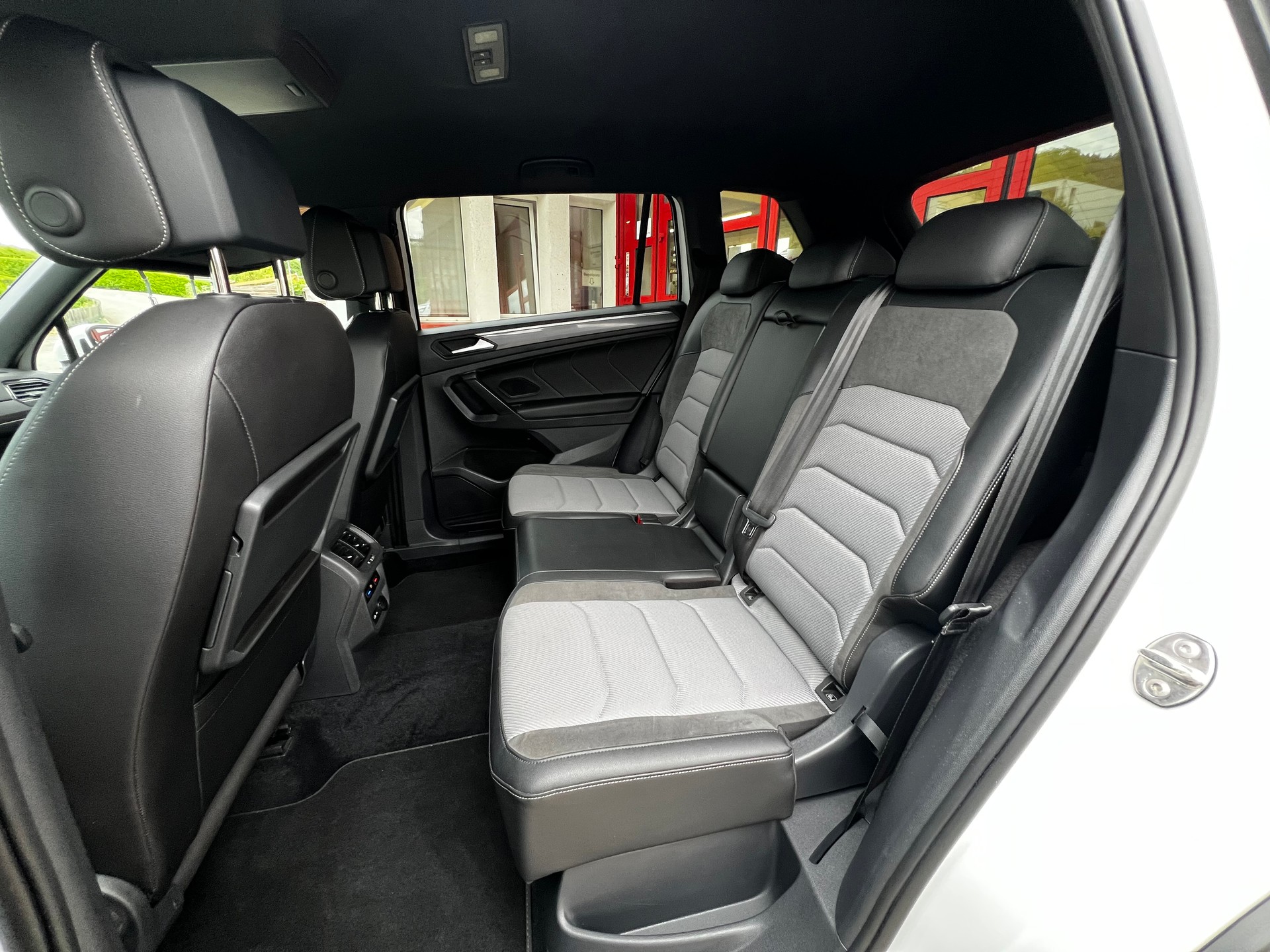 VW Tiguan Allspace 2.0 TDI SCR R-Line 4Motion DSG-image-18