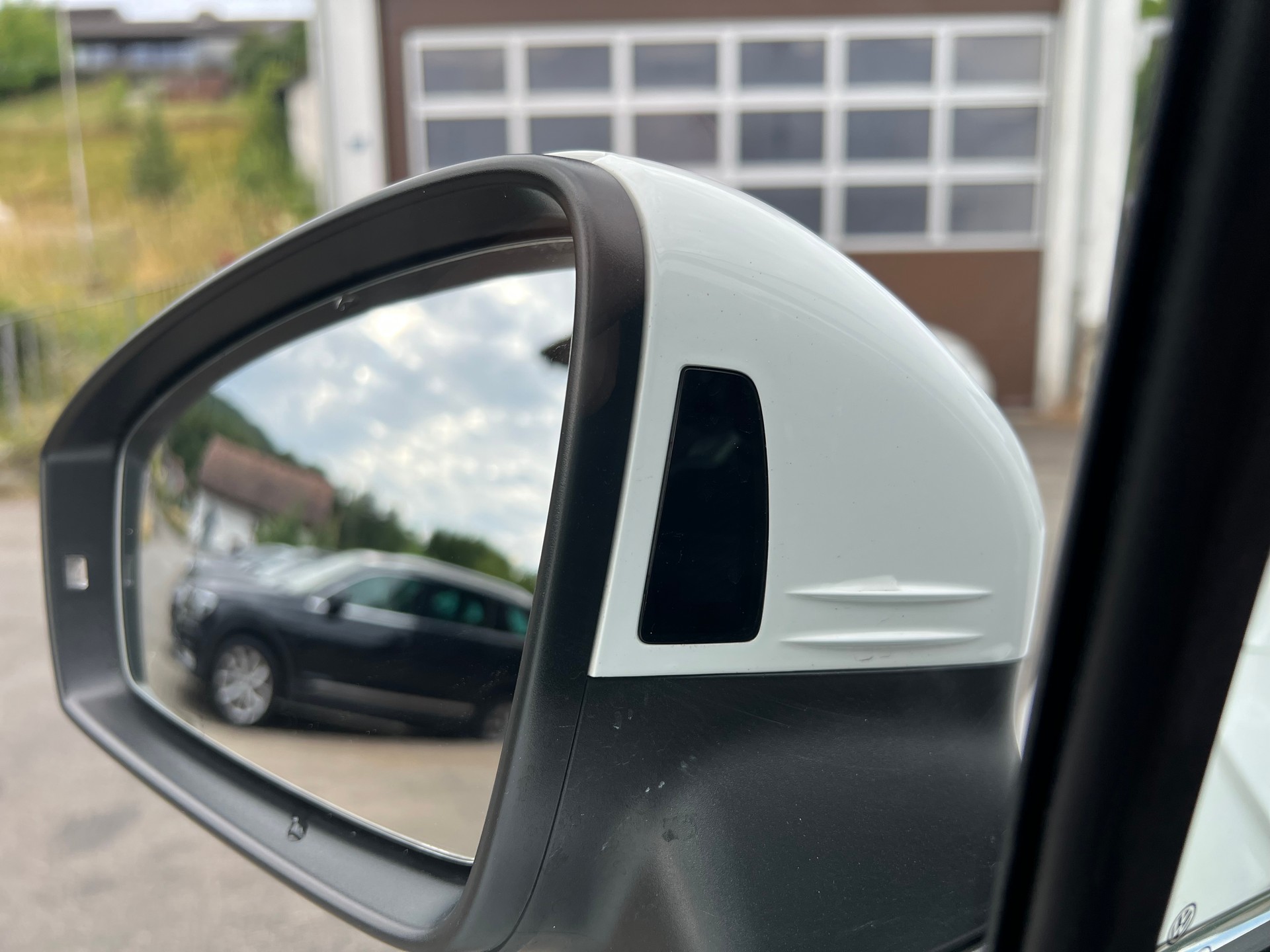 VW Tiguan Allspace 2.0 TDI SCR R-Line 4Motion DSG-image-5