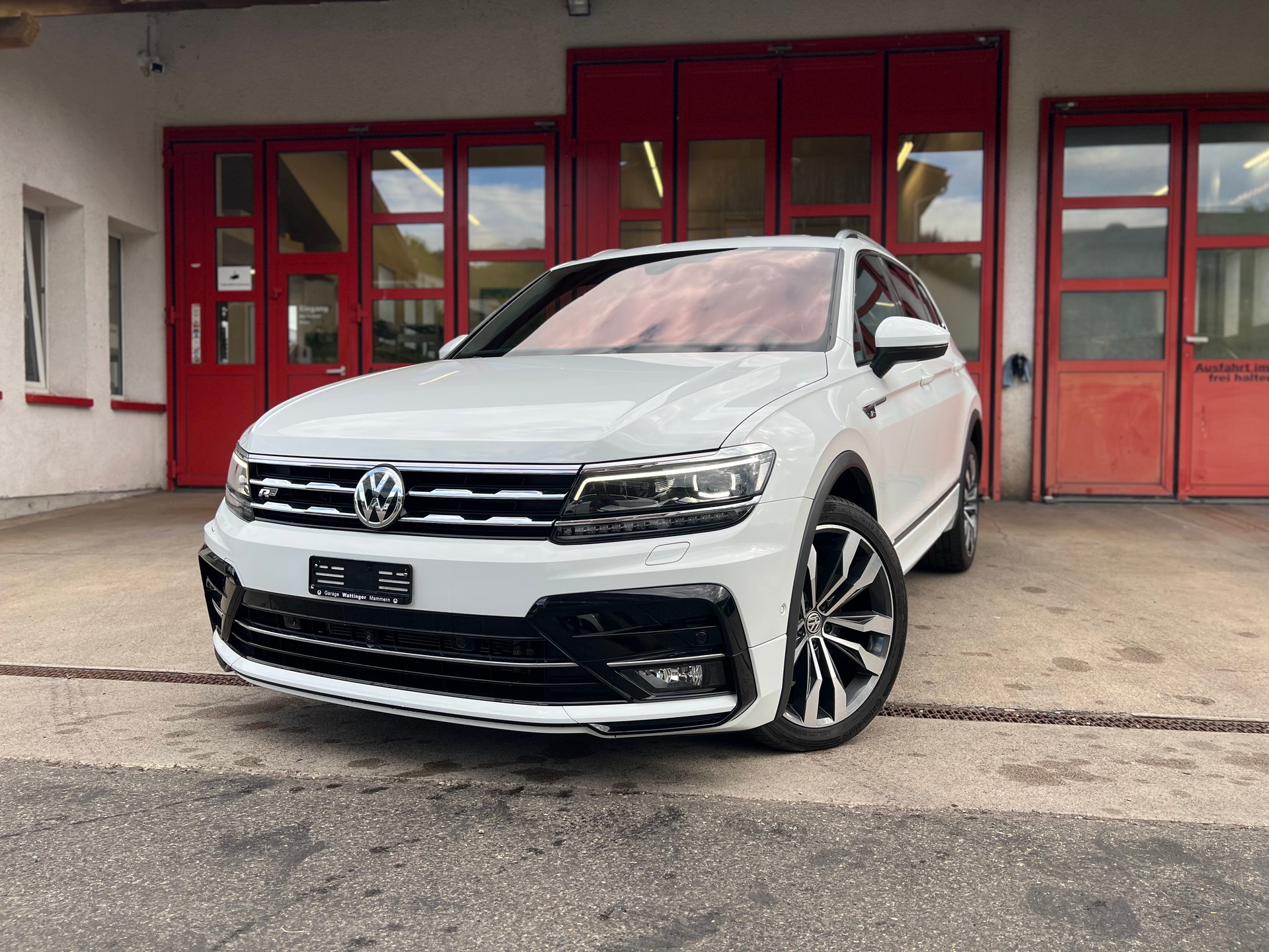 VW Tiguan Allspace 2.0 TDI SCR R-Line 4Motion DSG-image-0