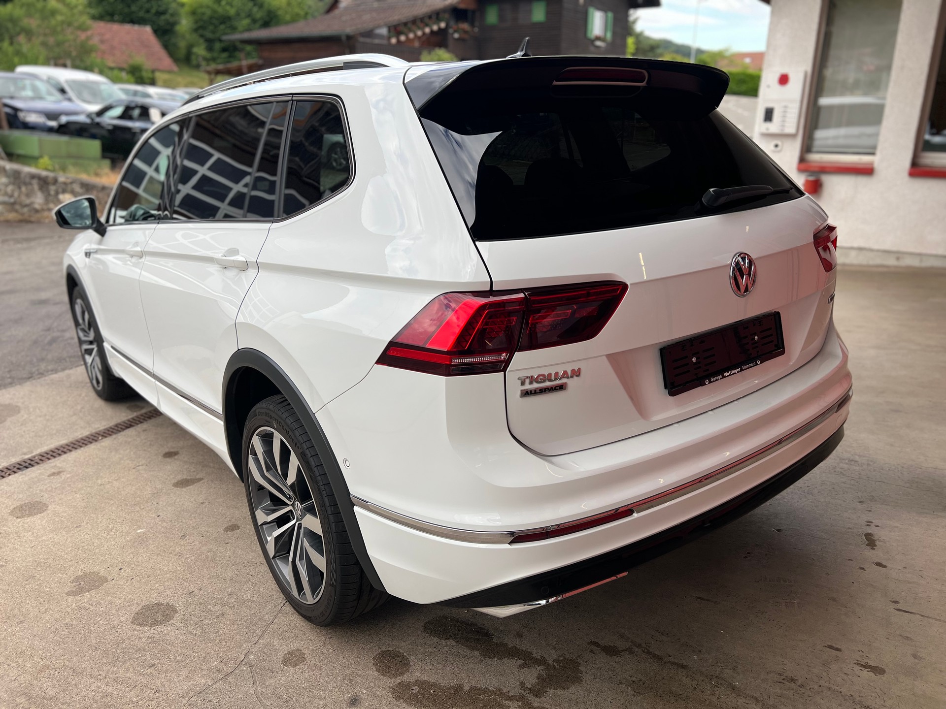 VW Tiguan Allspace 2.0 TDI SCR R-Line 4Motion DSG-image-8