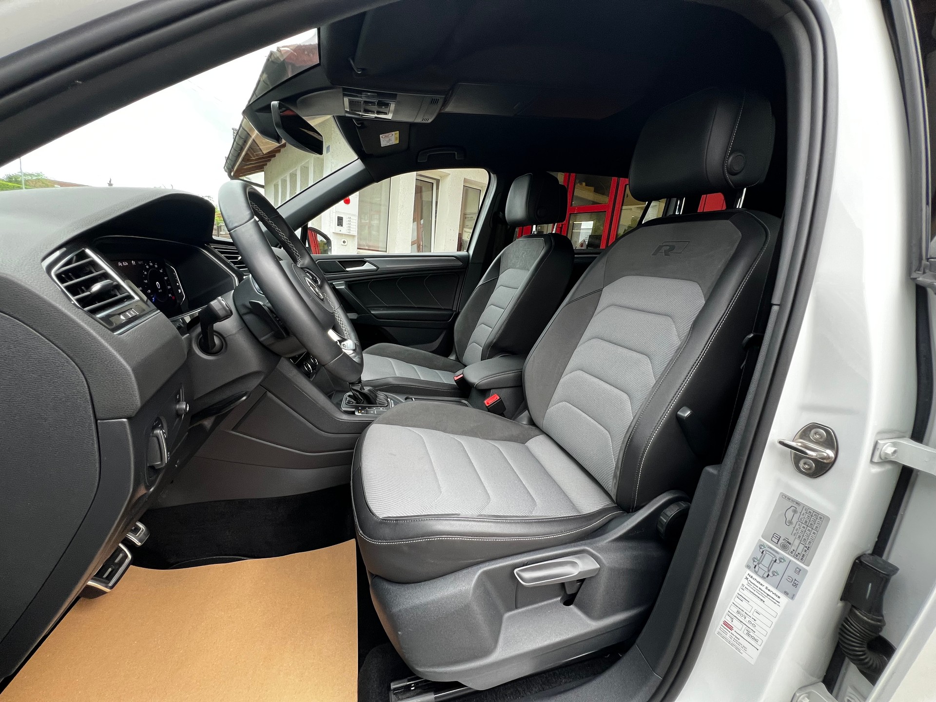VW Tiguan Allspace 2.0 TDI SCR R-Line 4Motion DSG-image-19