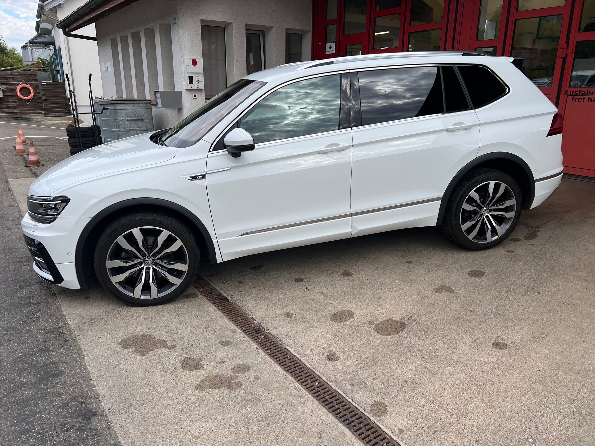 VW Tiguan Allspace 2.0 TDI SCR R-Line 4Motion DSG-image-6